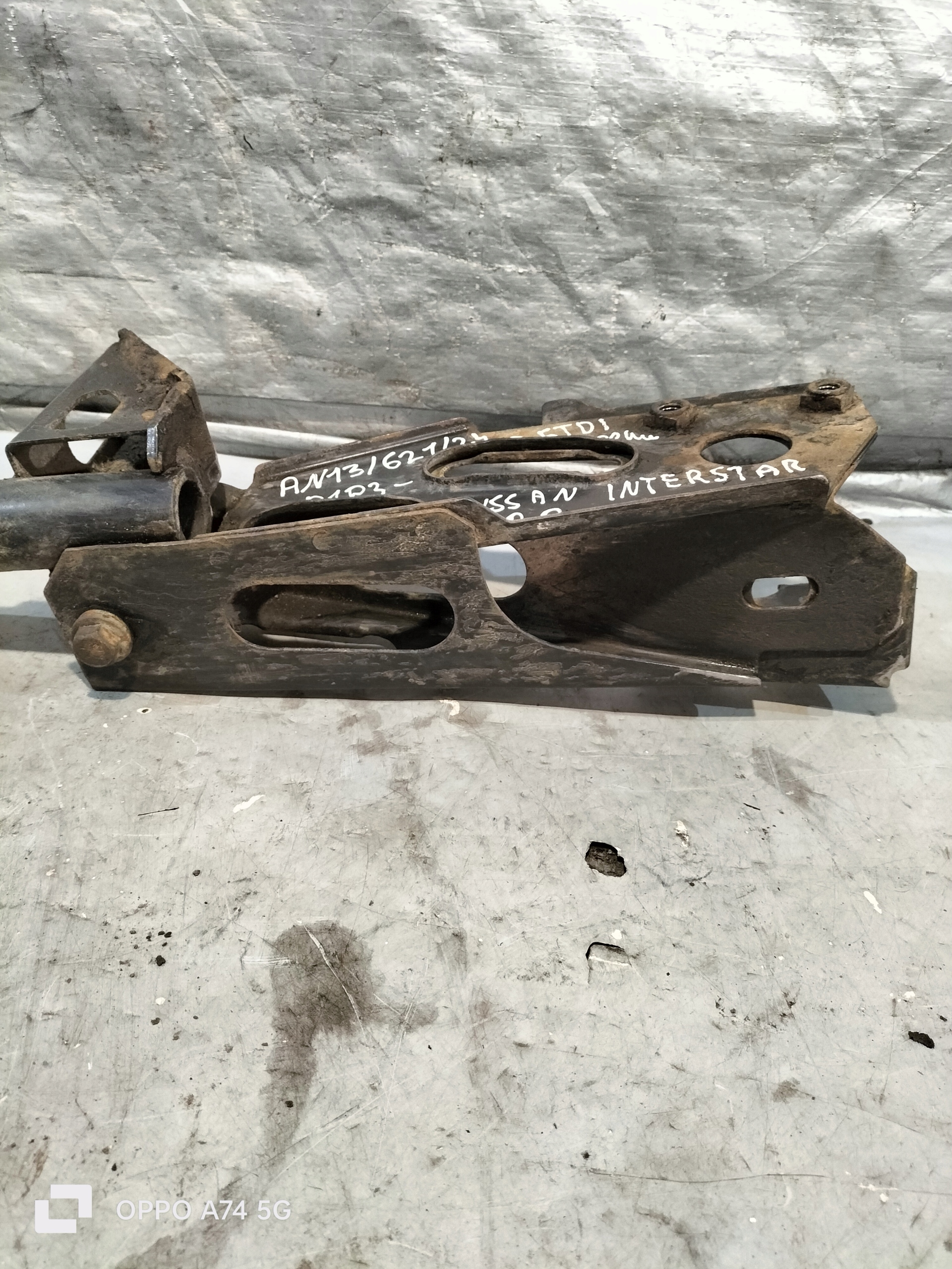 Schraube MOCUJACA Querlenker rechts vorne NISSAN INTERSTAR 2.5DCI 7700308893 A