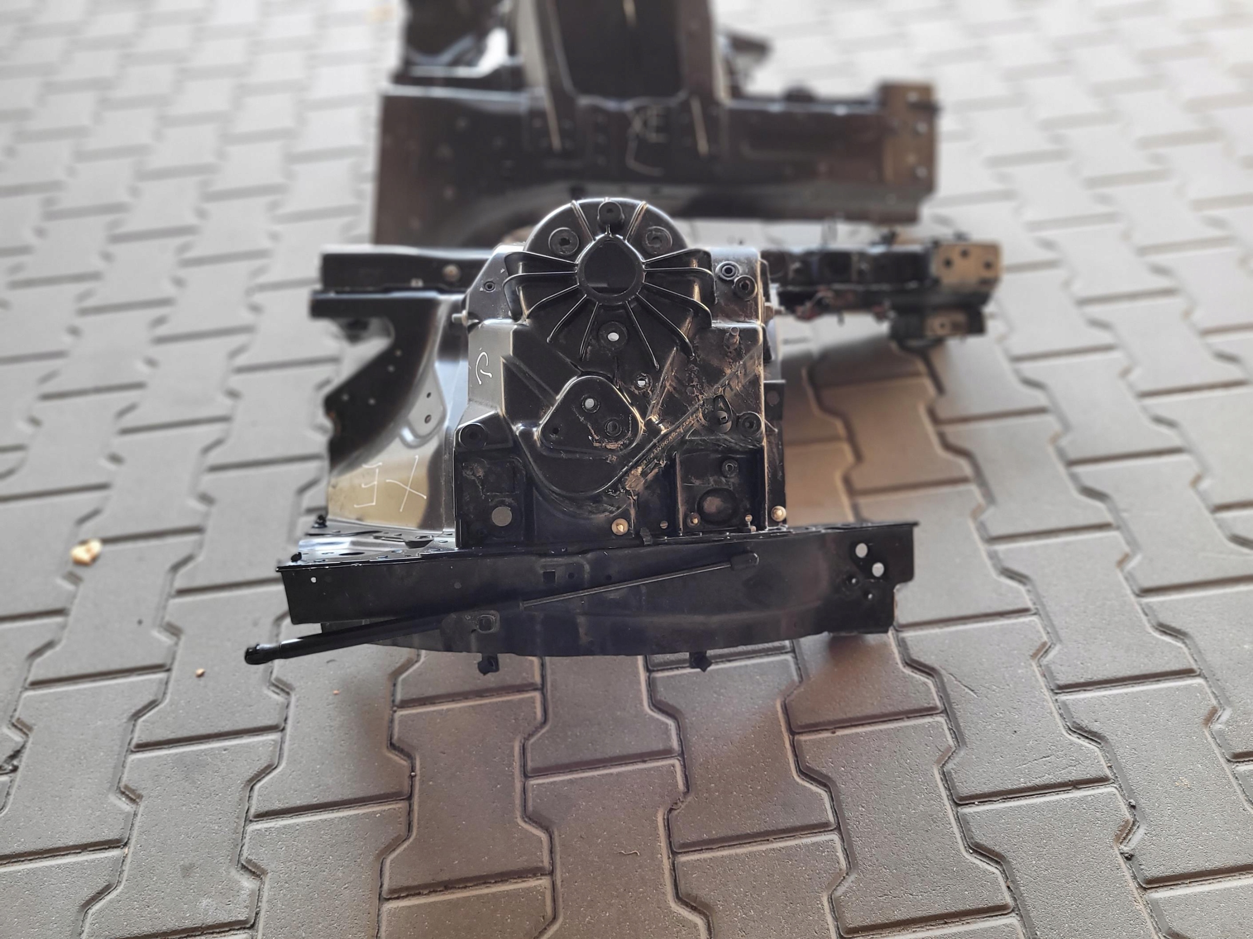 quarter front right JAGUAR XE X760 PEC EBONY BLACK