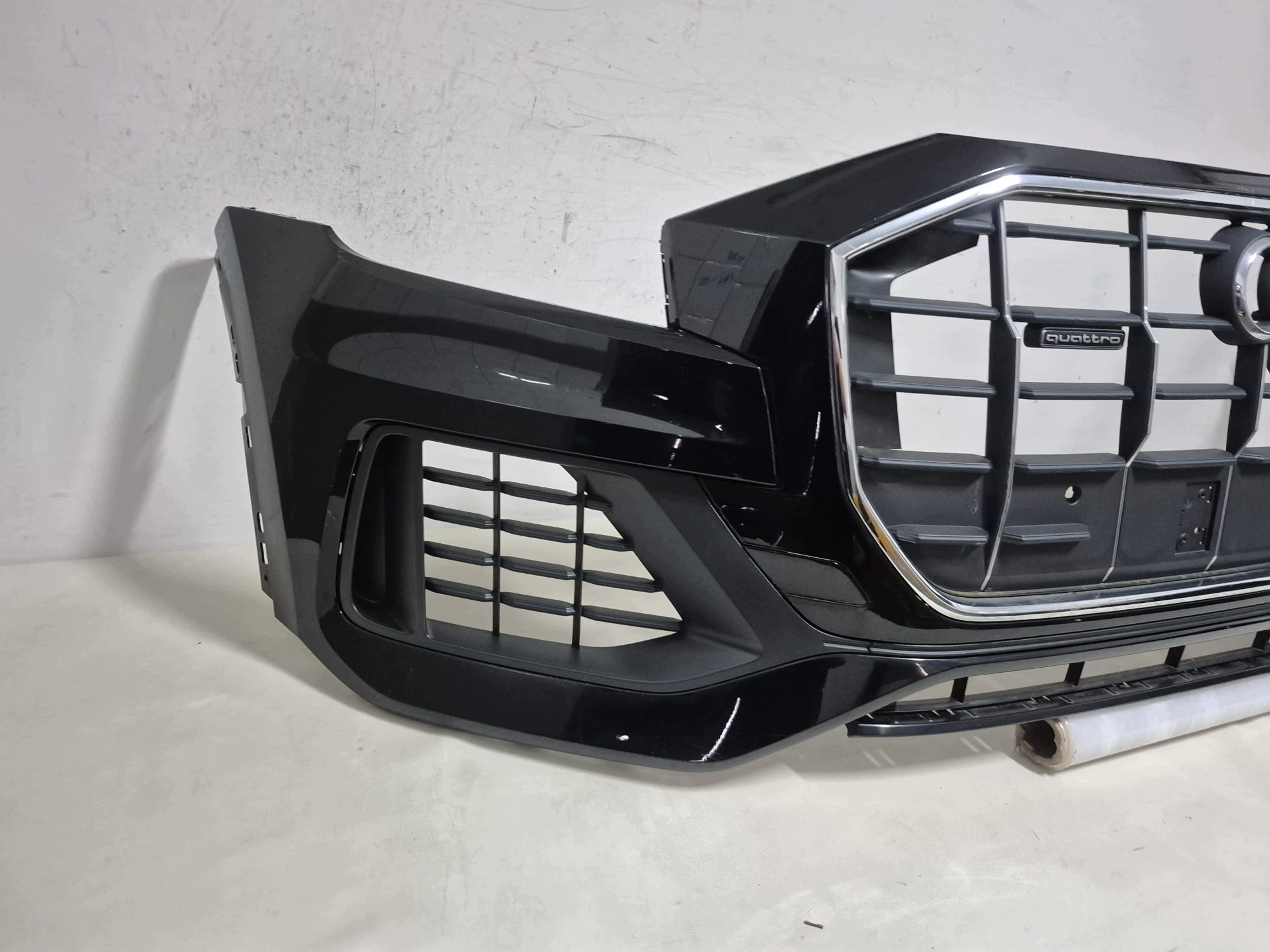 AUDI Q8 4M8 ZWYKLY 18- bumper front front grill grid PDC 4M8807437A