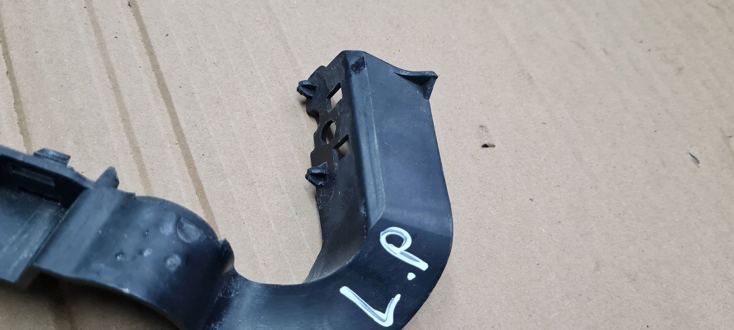 A5 8W S5 support UCHYWT holder of a bumper left front 8W6807283