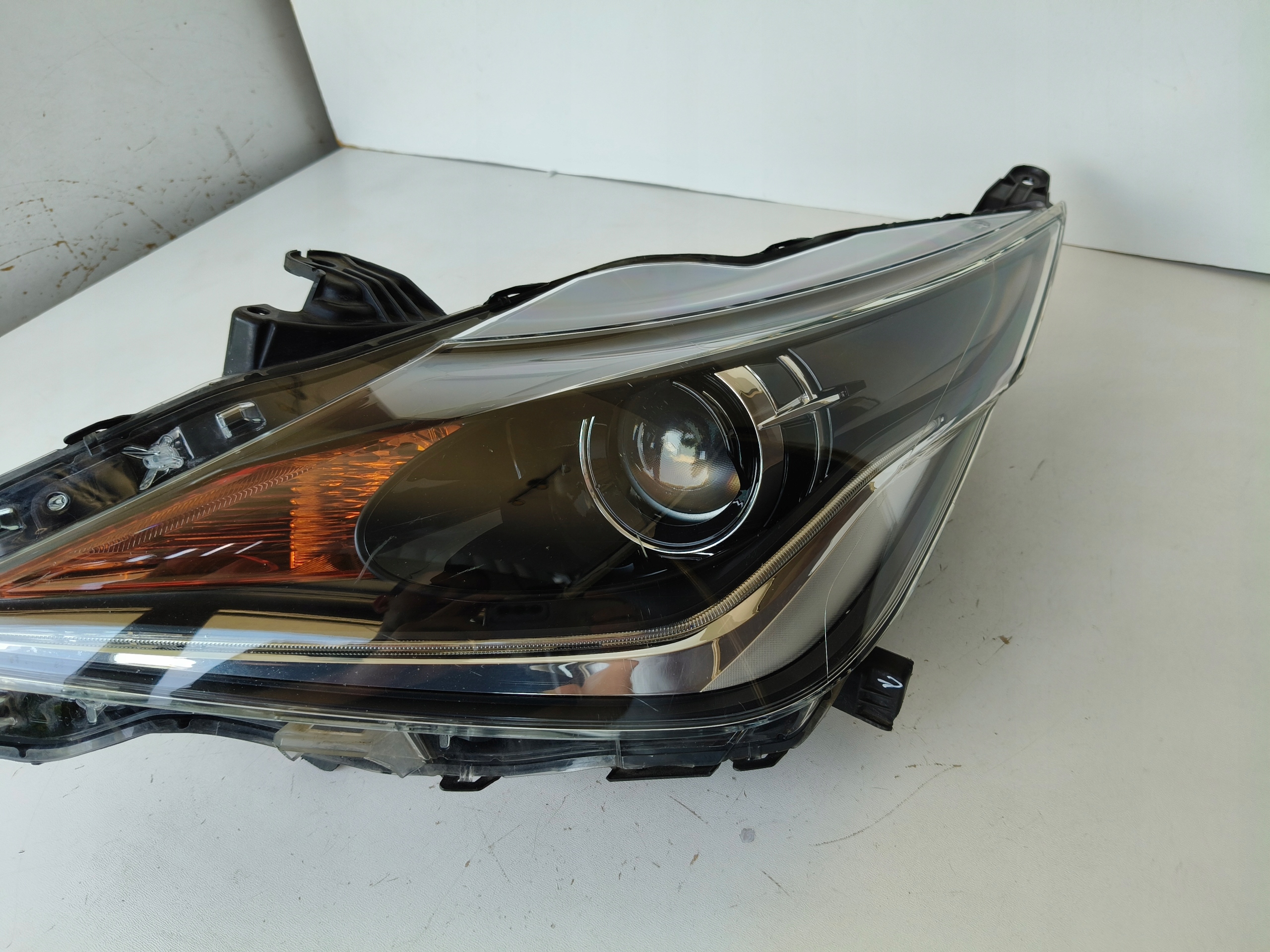 light left REFLEKTOR TOYOTA AYGO 14-18