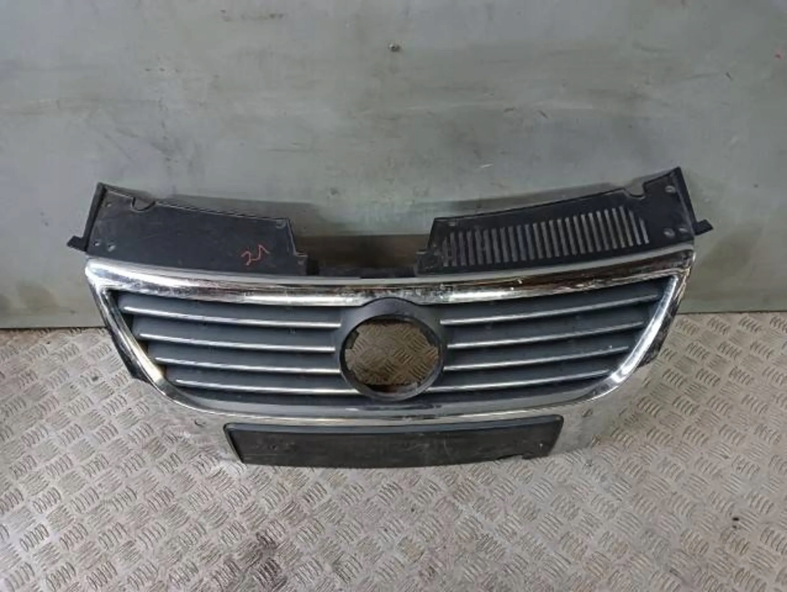 M21 3C0853651D ATRAPA GRILL VW PASSAT B6