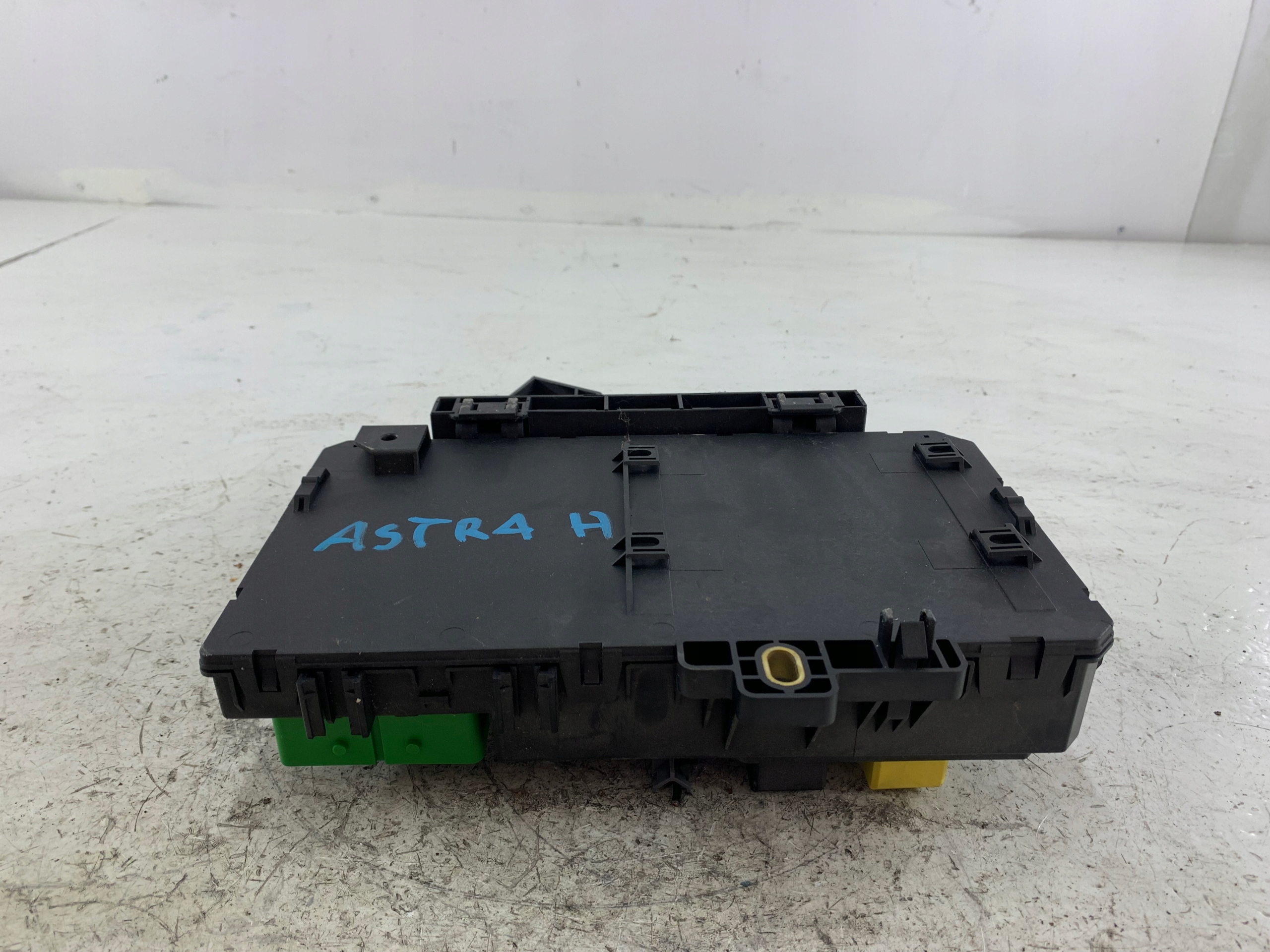 OPEL ASTRA III H Module fusibles 13115937