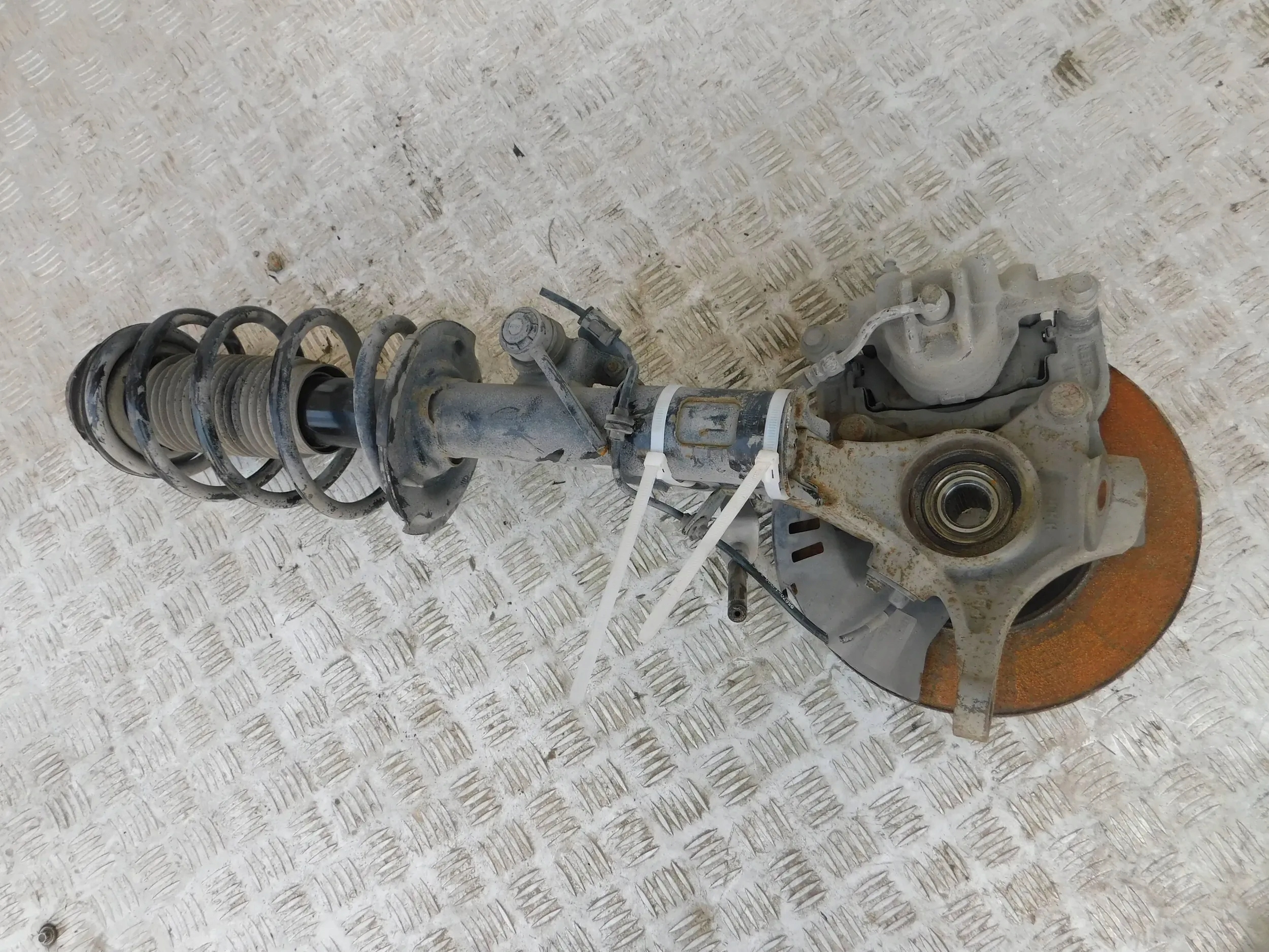swing McPherson left HYUNDAI I20 1.2 08