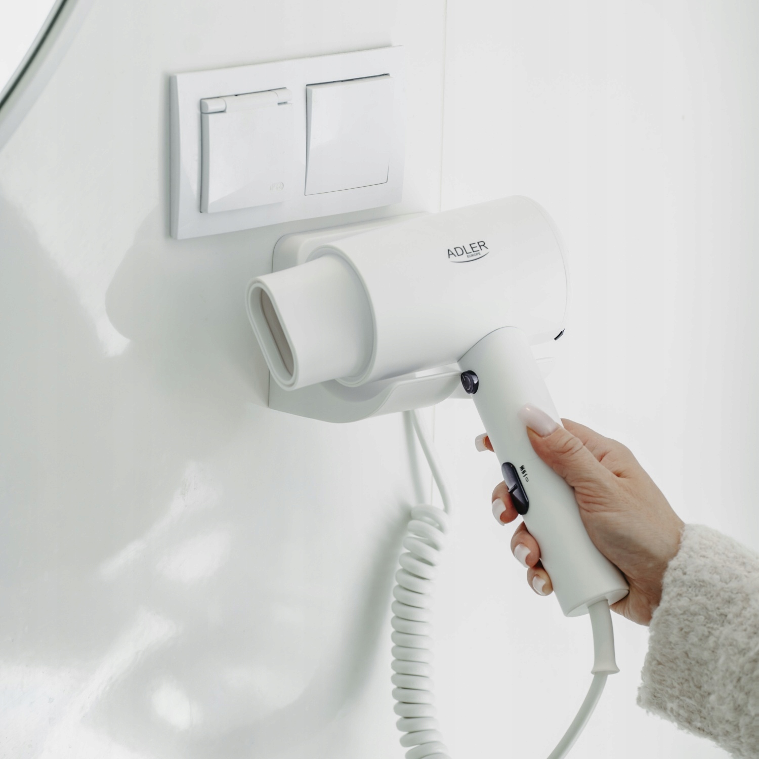 Suszarka hotelowa AD 2285 White - montowana na ścianie, 3 temperatury