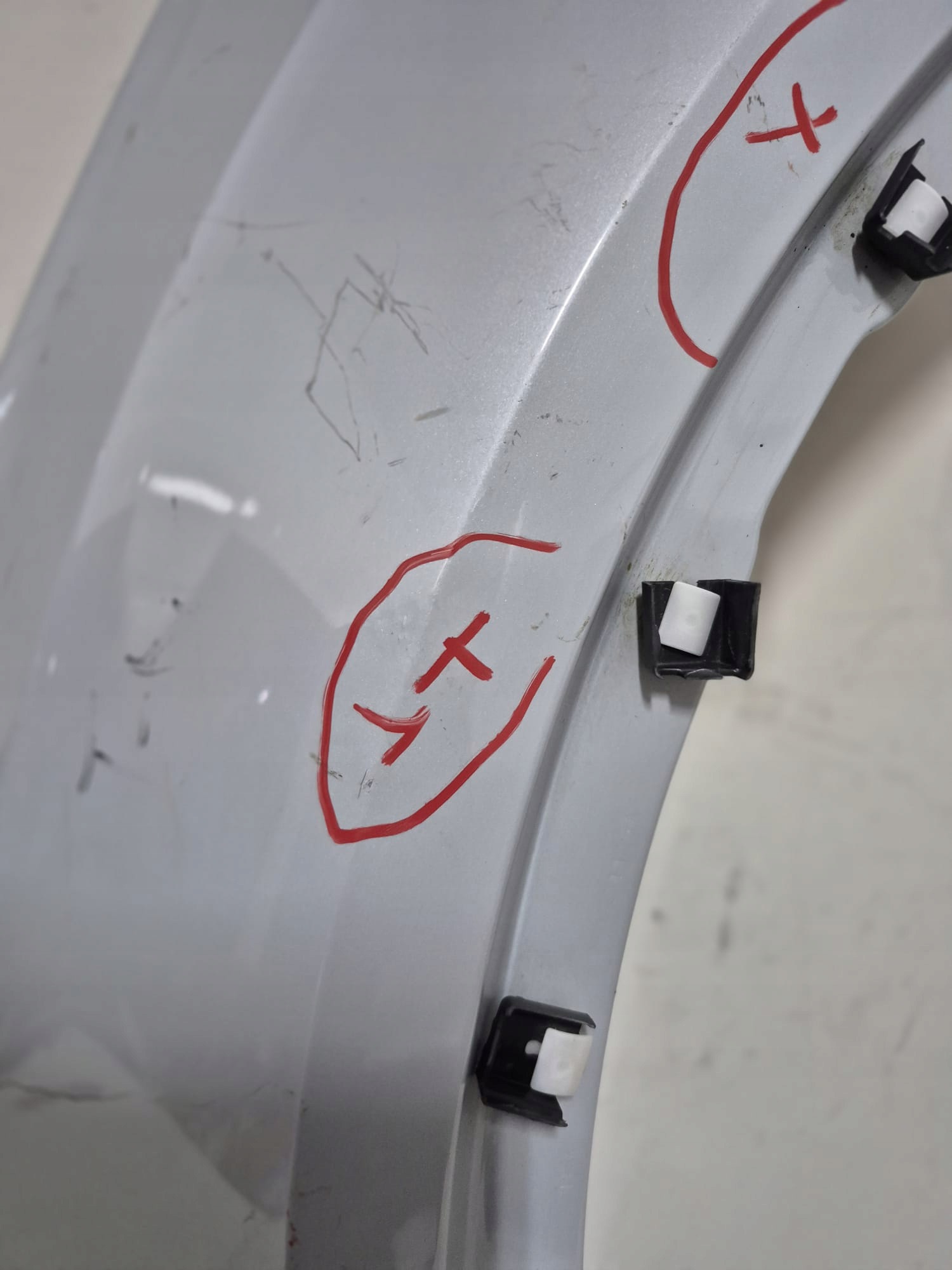 VW T-ROC and 1 17-25 fender front front right