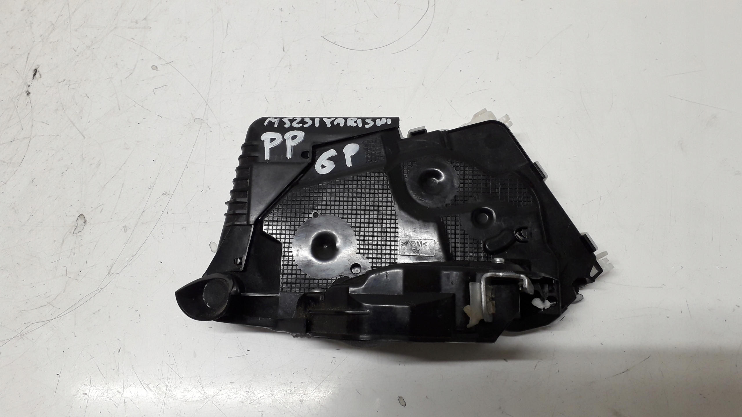 TOYOTA YARIS 3 III 11- ZAMEK PRAWY PRZÓD 6PIN