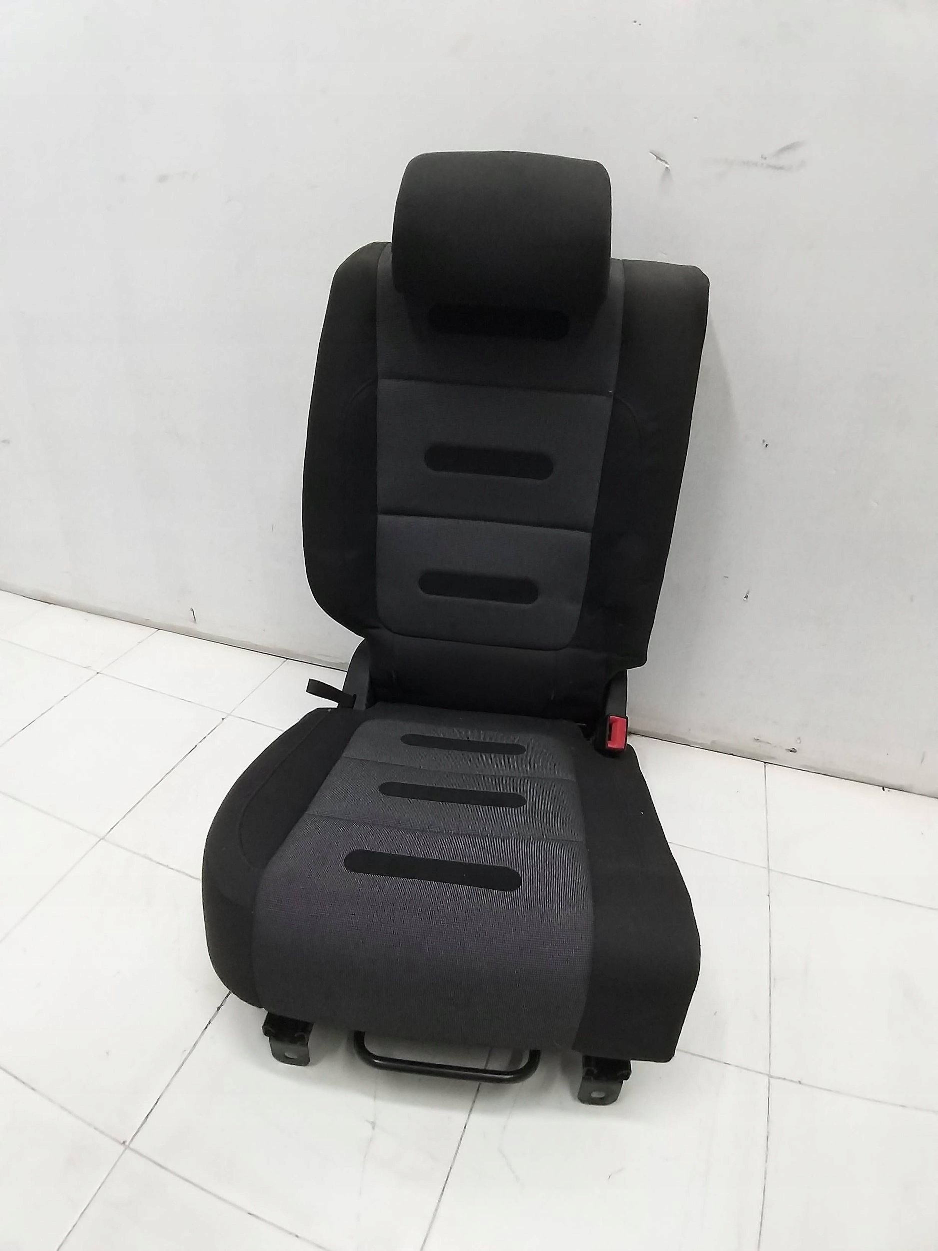 VW TIGUAN 5N Sitz rechts heck 07R