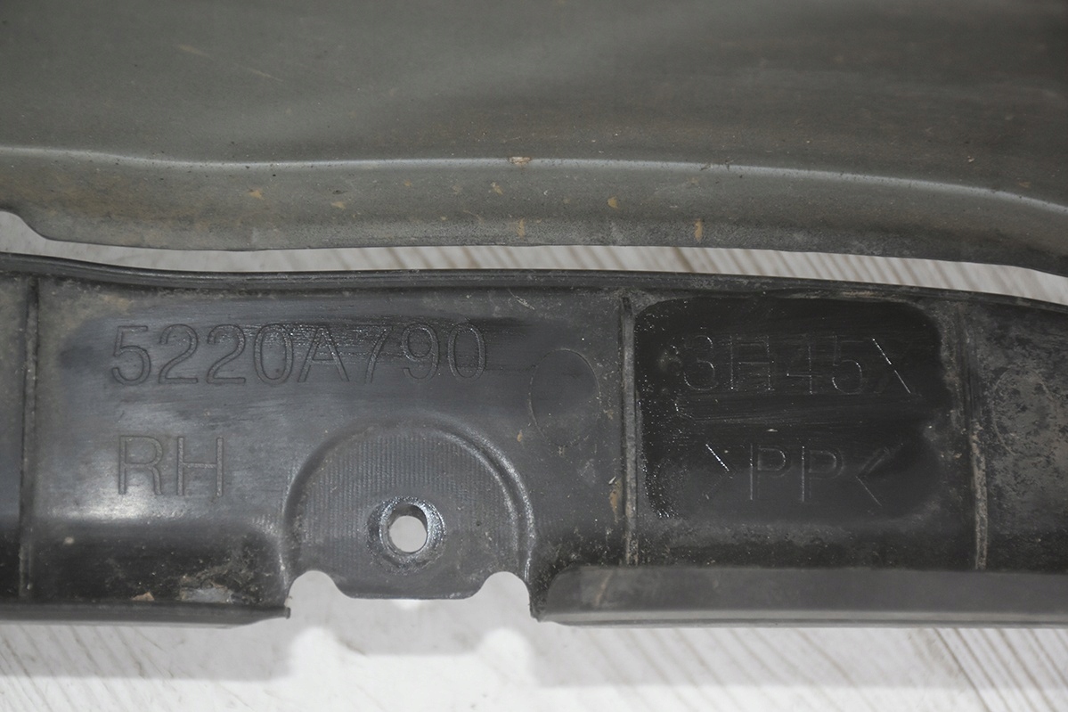 fender front right MITSUBISHI OUTLANDER II X42