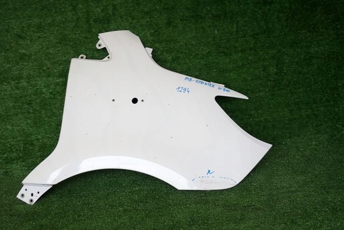 MERCEDES SPRINTER 910 W910 18- fender right front front below indicator