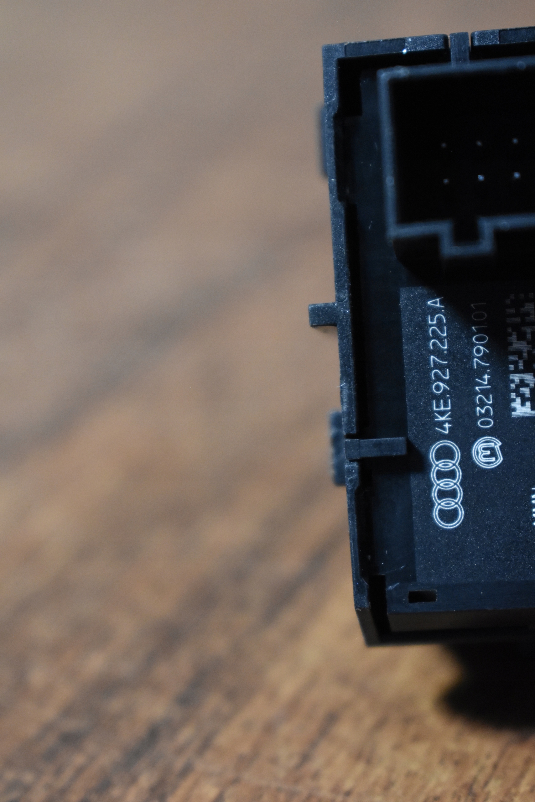 IDEALNY Bouton PARKING HOLD AUDI E-TRON 1