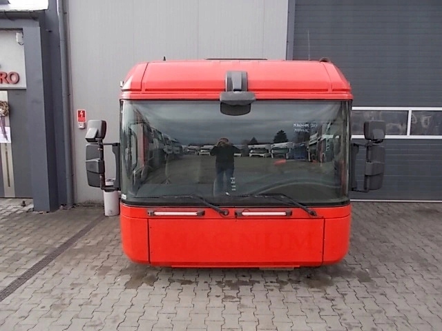 RENAULT MAGNUM 460 500 DXI KABINA KPL EURO 5 2007 Color red