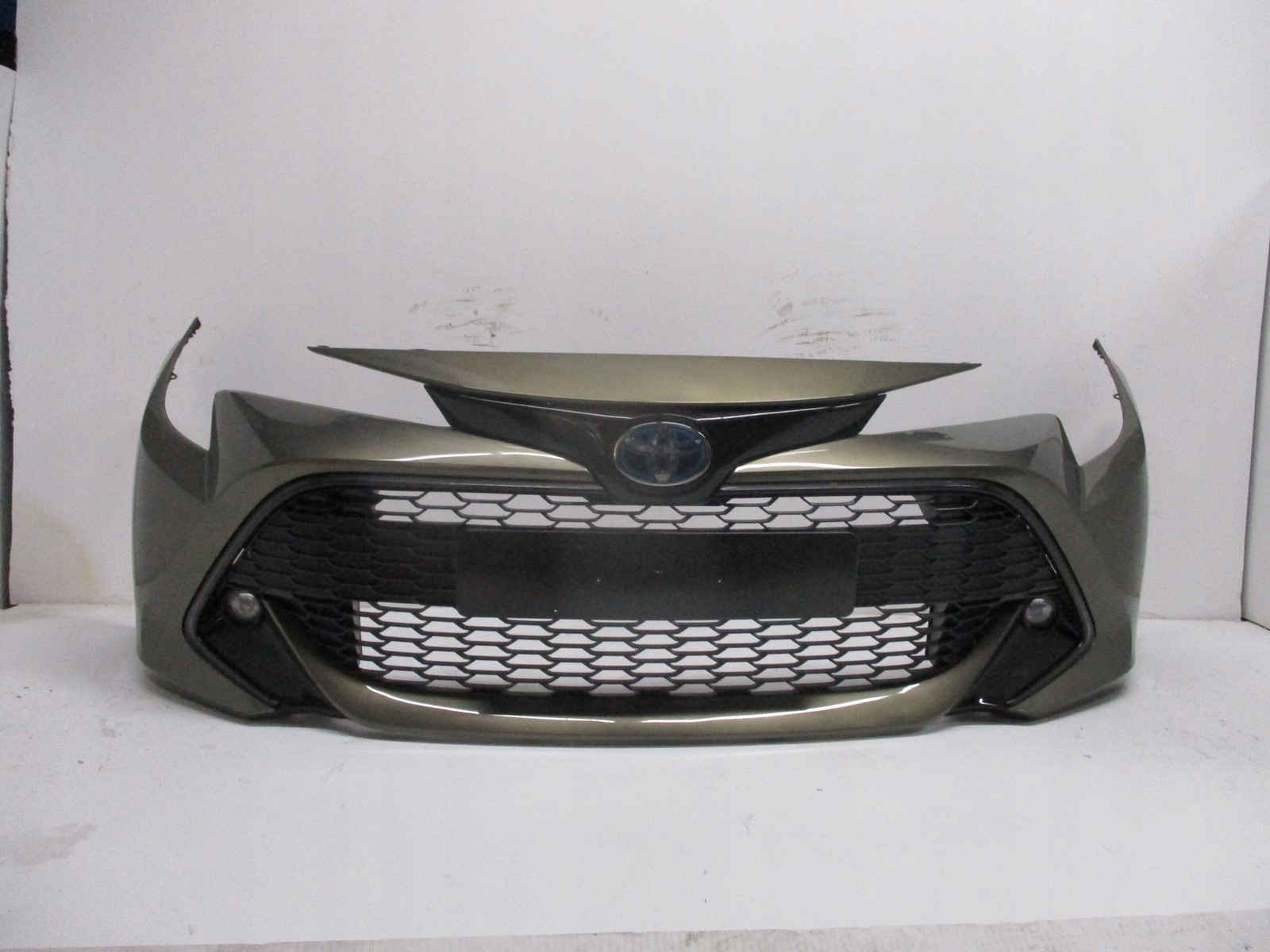 Zderzak Toyota COROLLA E21 KOMBI 22R PRZEDNI ZDERZAK E21 za 4499 zł z ...