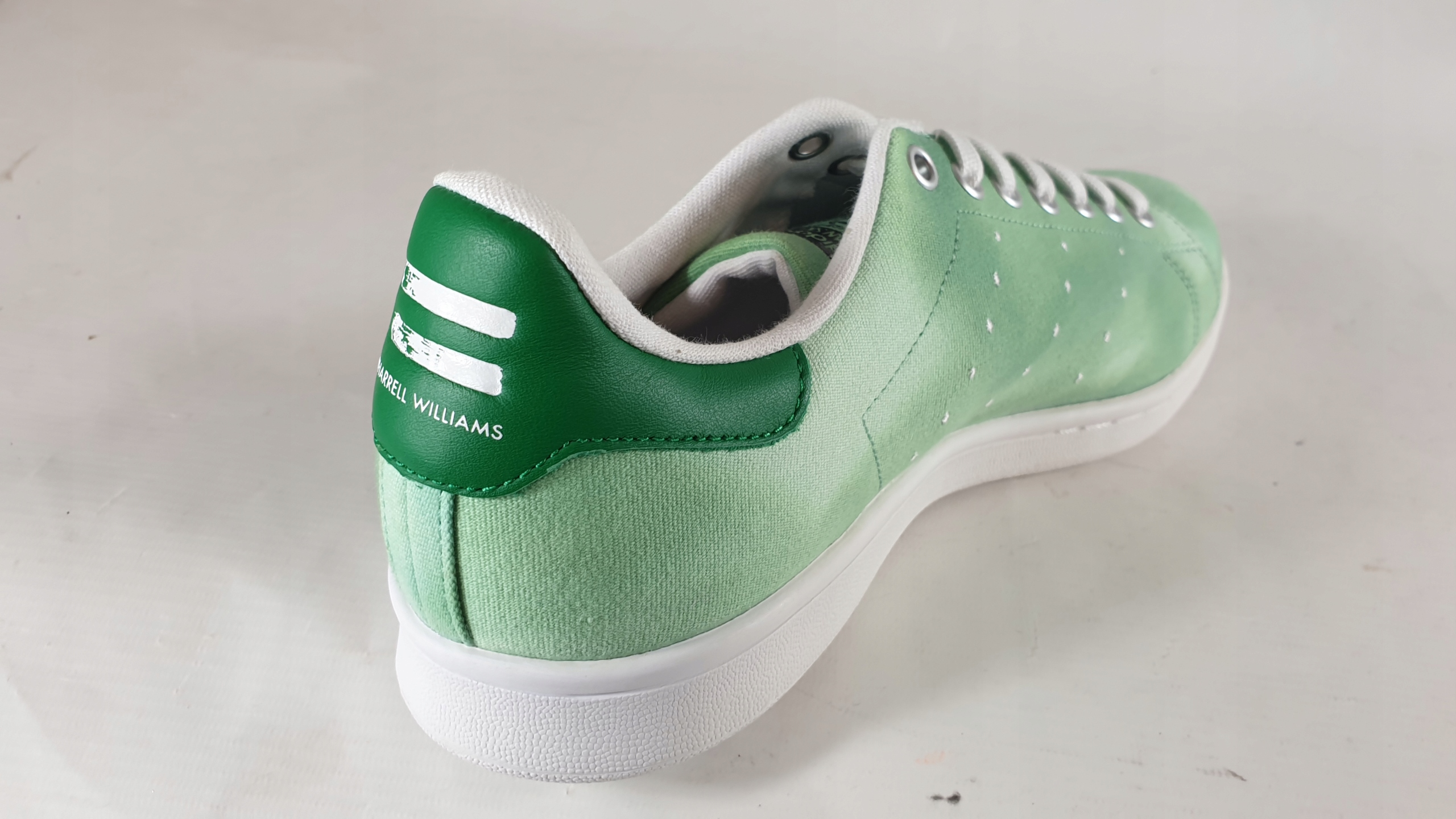 adidas PHARRELL AC7043 adidasy męskie roz 43 1/3 Wysokość niskie