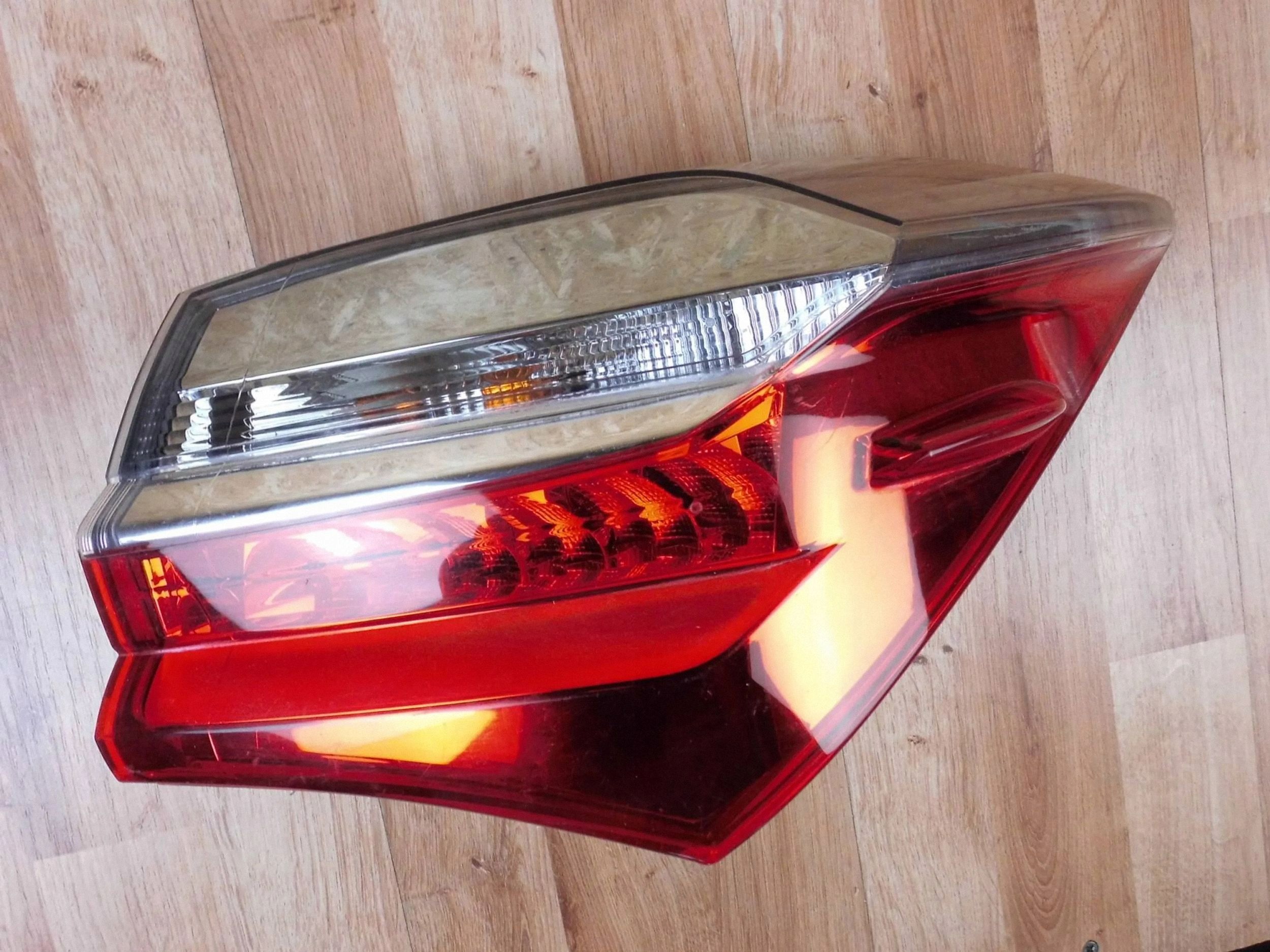 Toyota Corolla E17 E18 2015-2017 sedan light right rear part rear right