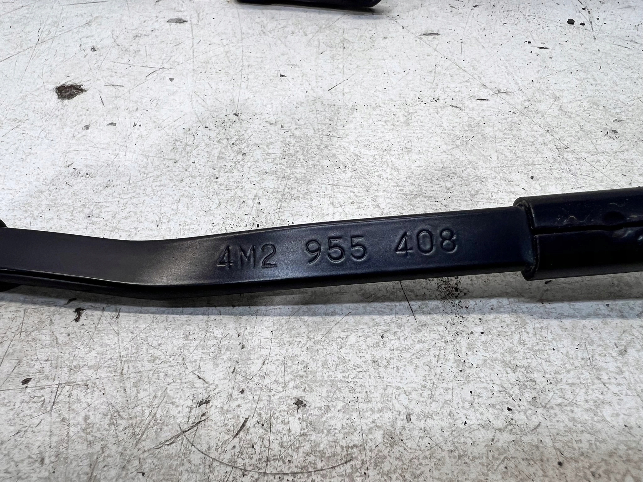 wiper arm right AUDI Q7 4M 4M2955408