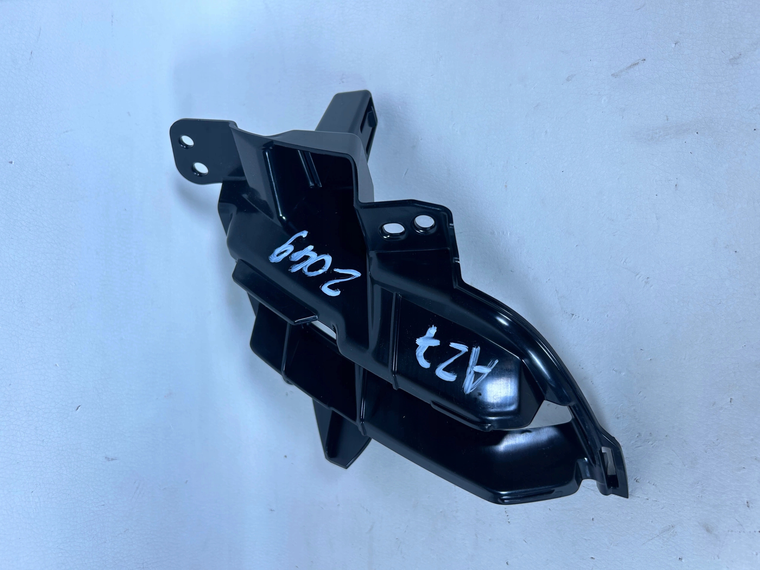 SKODA SUPERB 3 III 3V0 bearing bracket bumper bracket 2015- 3V0807723