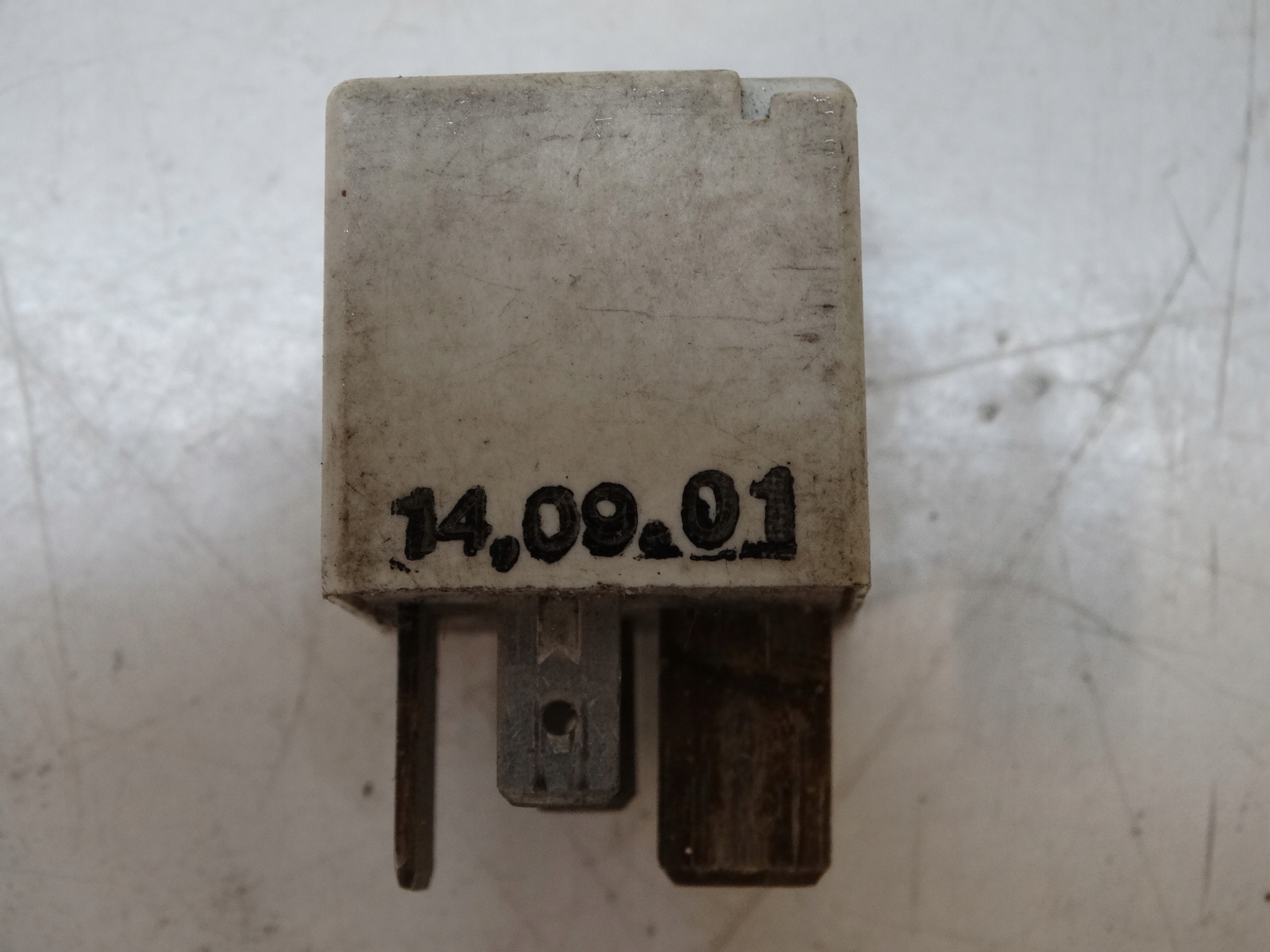 relay 370 AUDI VW SKODA SEAT 8D0951253