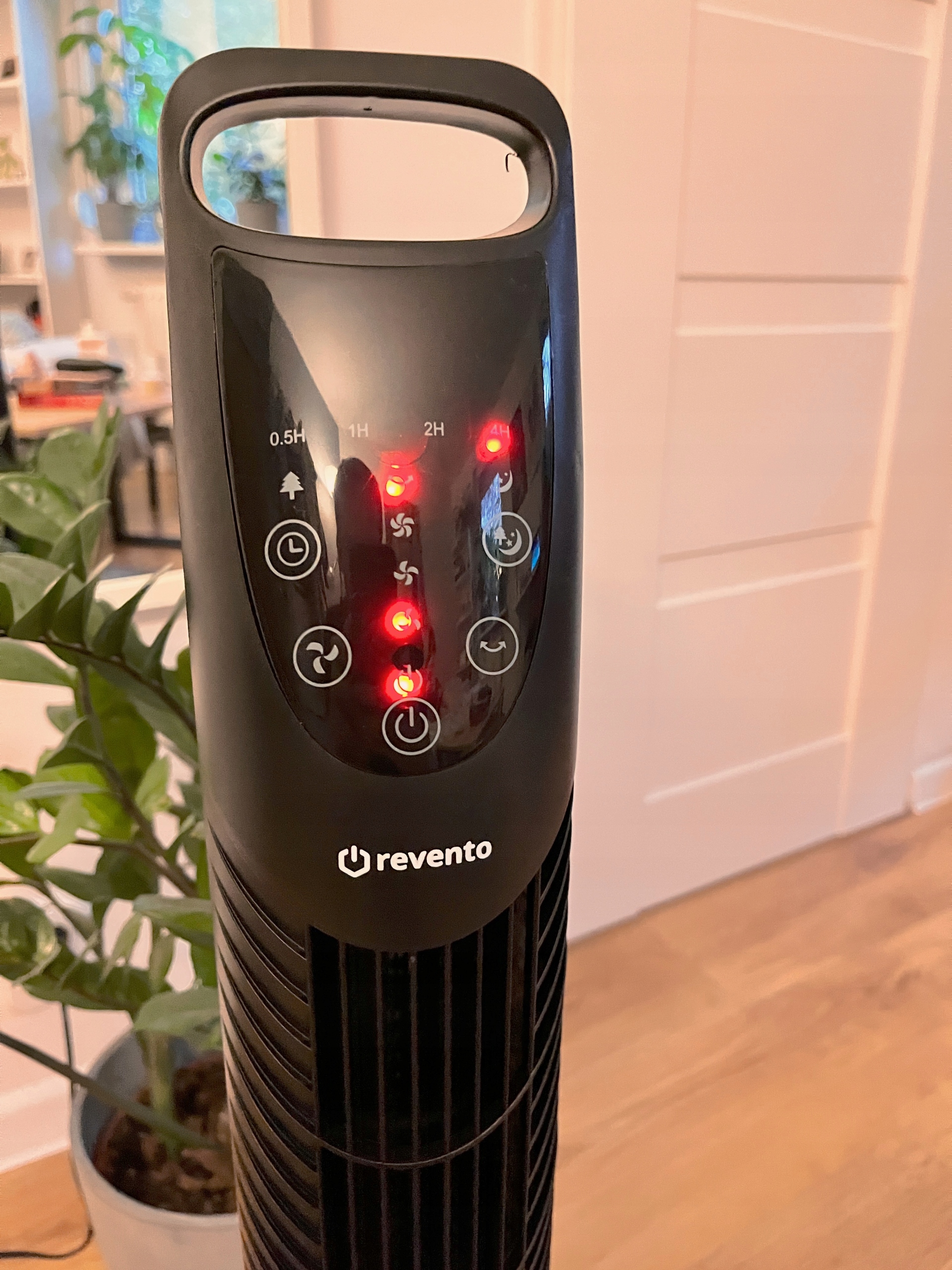 WENTYLATOR WIATRAK KOLUMNOWY STOJĄCY LED + PILOT Liczba trybów prędkości 3