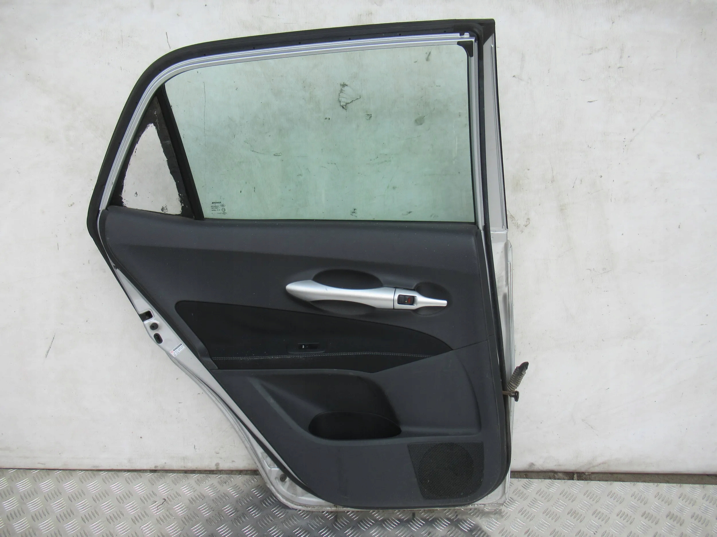 door rear part rear. left TOYOTA AURIS and