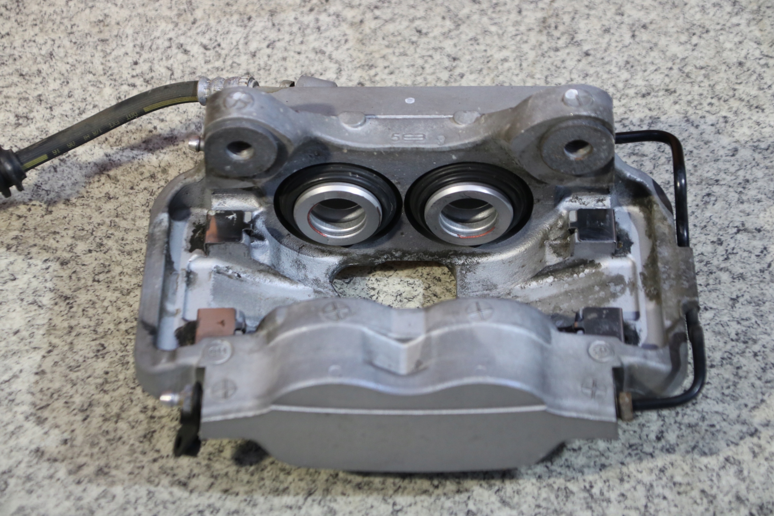 BMW G30 G31 caliper brake right front 6883736 42/30/348 3326 km !!!