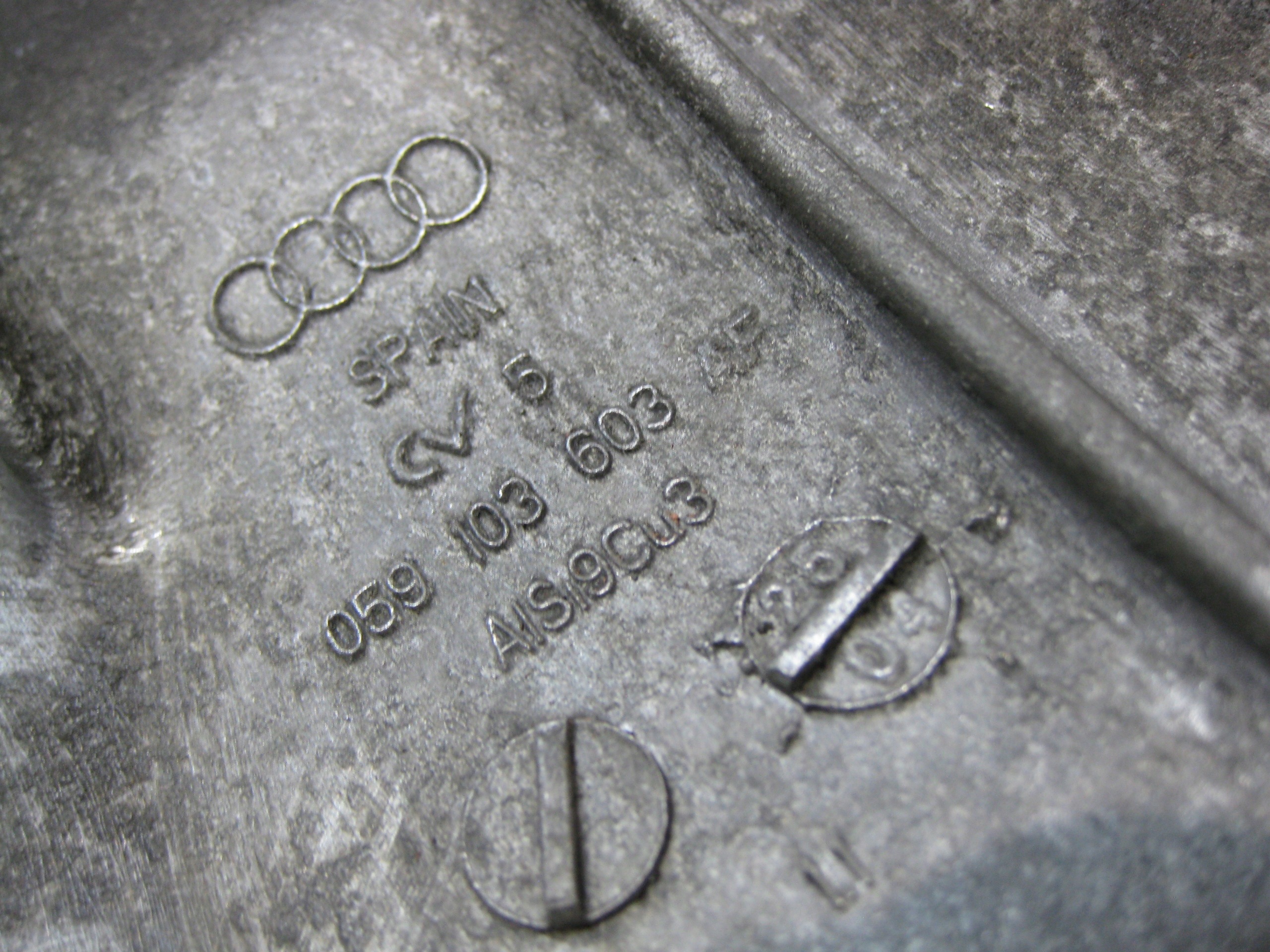 AUDI A6 C6 2.7 3.0 TDI V6 olajteknő 059103603AF