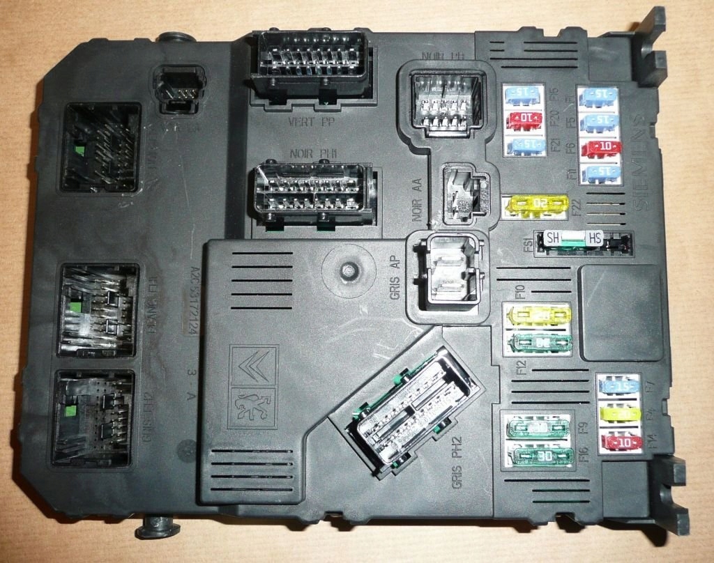 SKRZYNKA BEZPIECZNIKÓW PEUGEOT 407 Producent części Citroen OE