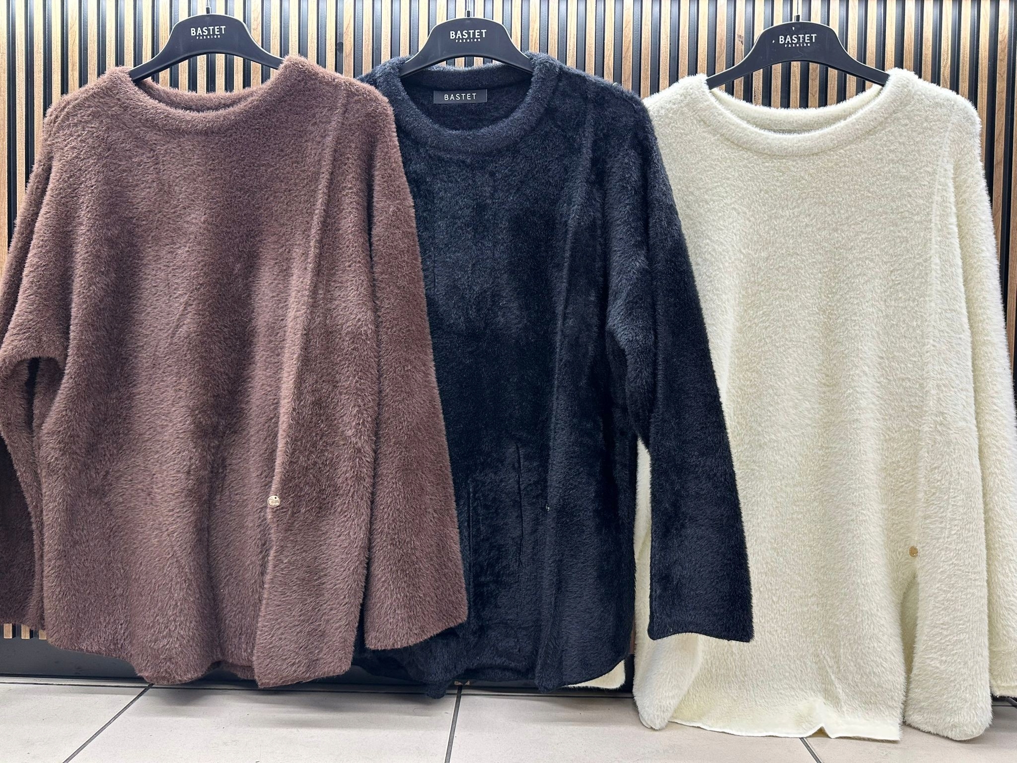 Dámský svetr Bastet černý, alpaka vel Uni, vhodný na L, XL, XXL