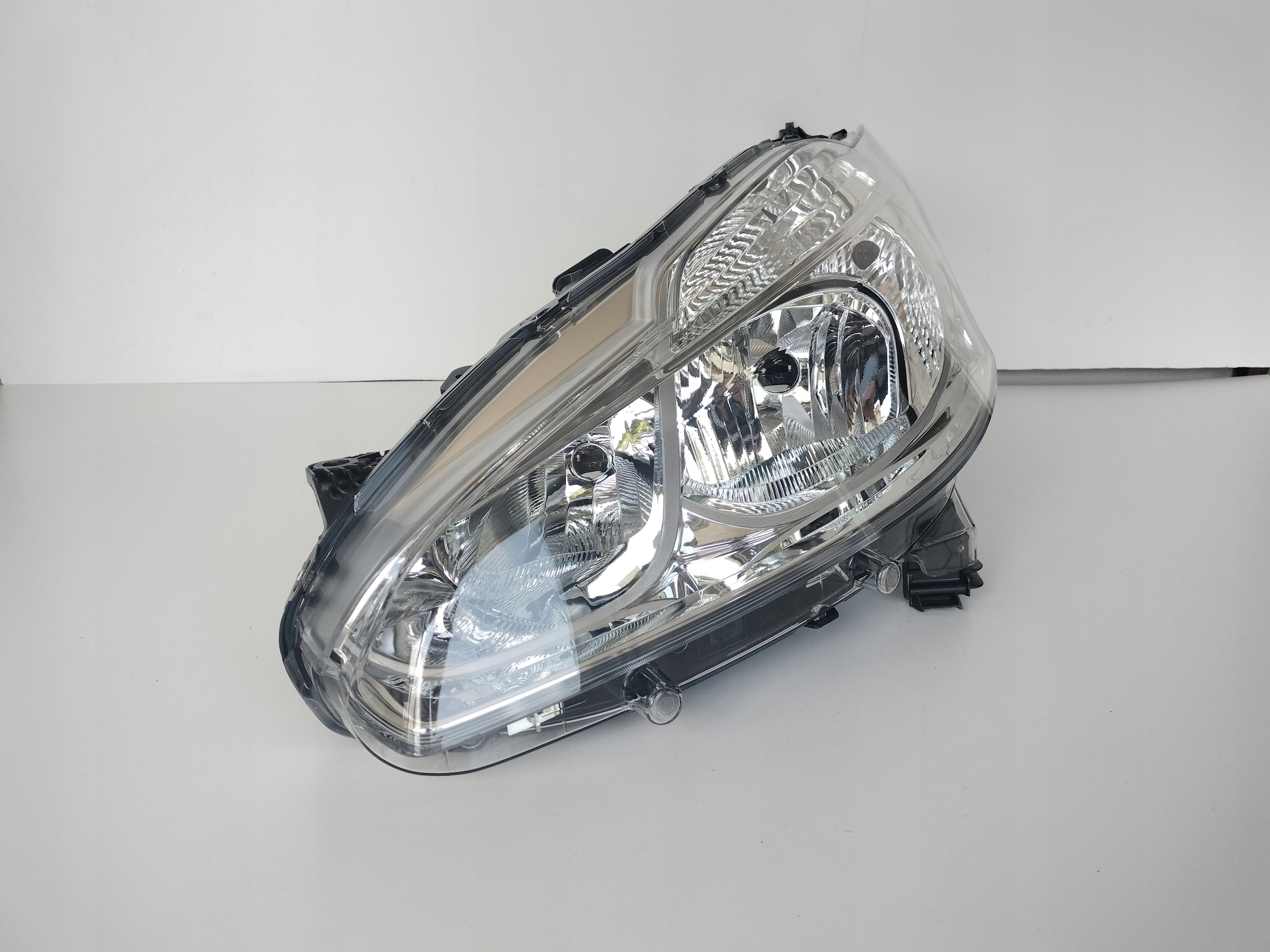 light left REFLEKTOR PEUGEOT 208 12-15