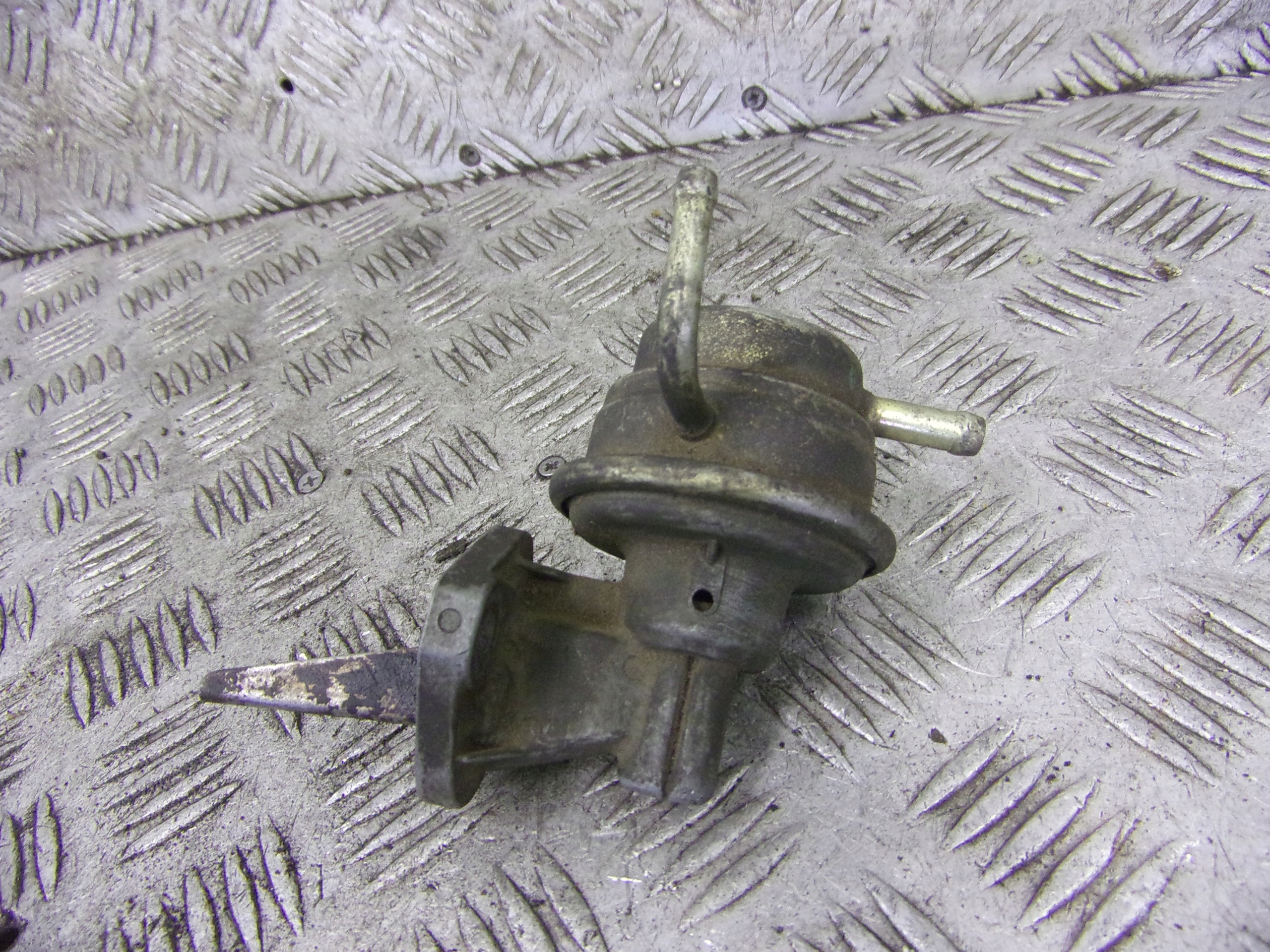 feed pump VOLKSWAGEN GOLF 2 026127025 1.3 B