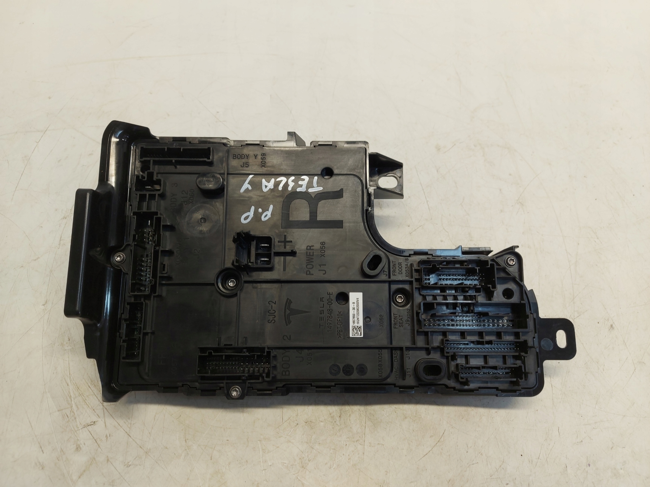 TESLA MODEL Y 2022r, naped rear part module control unit komfortu right 1657650-30-b