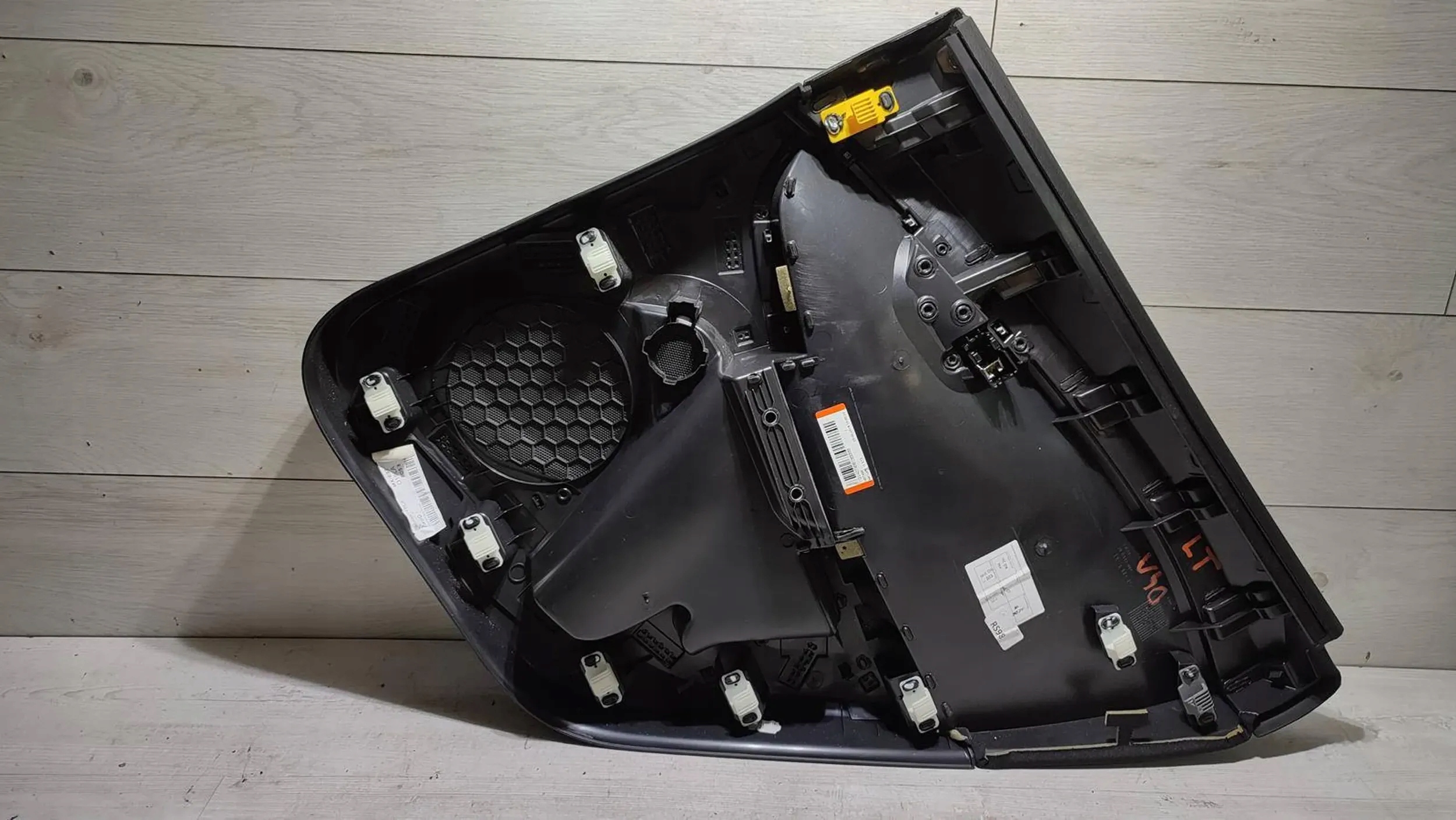 Volvo V40 II 2018r rear part side left upholstery door