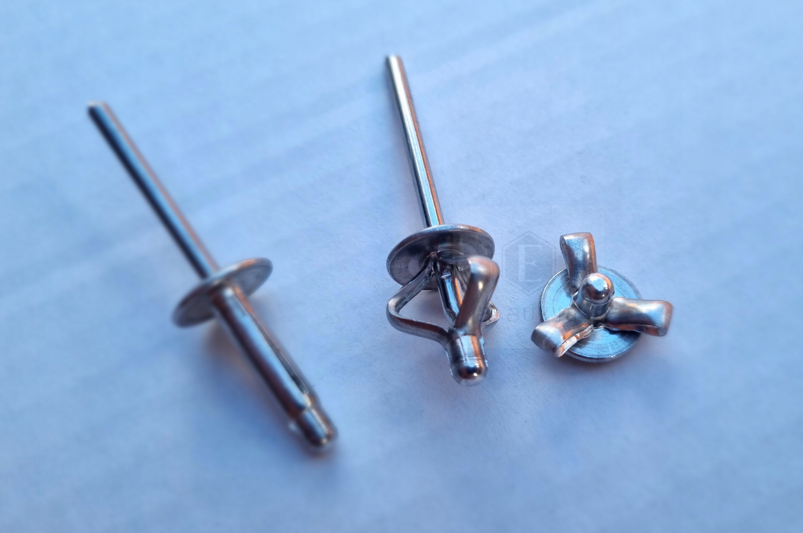 

Nity aluminiowe do zderzaków i plastik główka 13mm