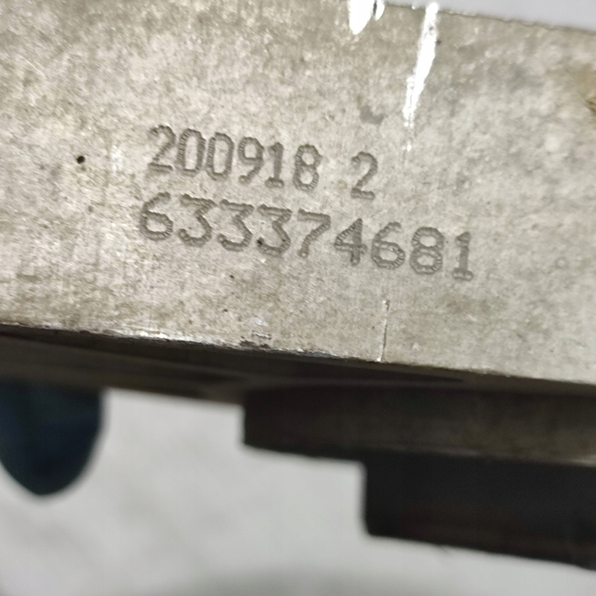 Opel Corsa E 2018 console engine mount