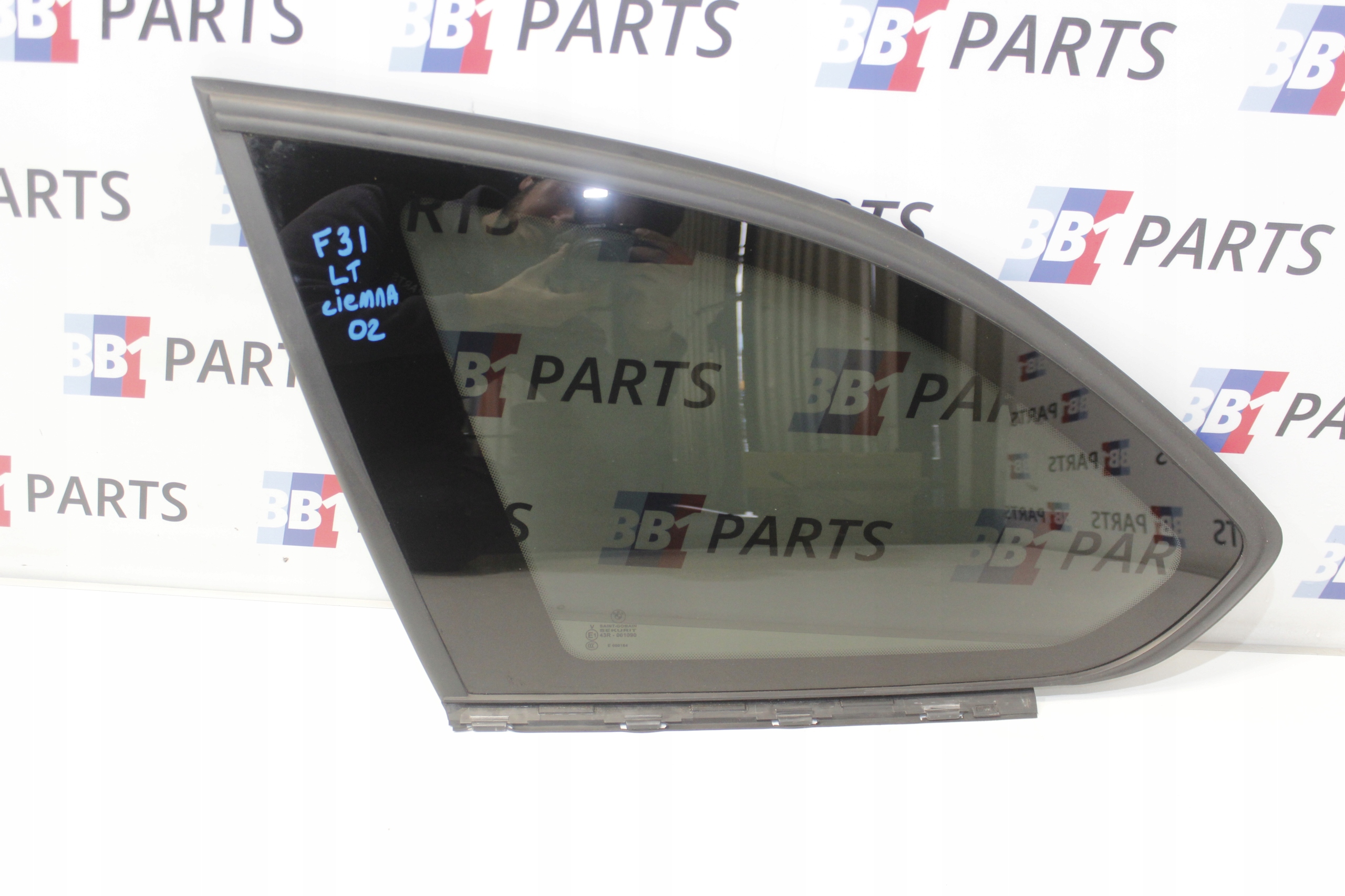 BMW F31 стекло заднее левое дымоход багажника AS3