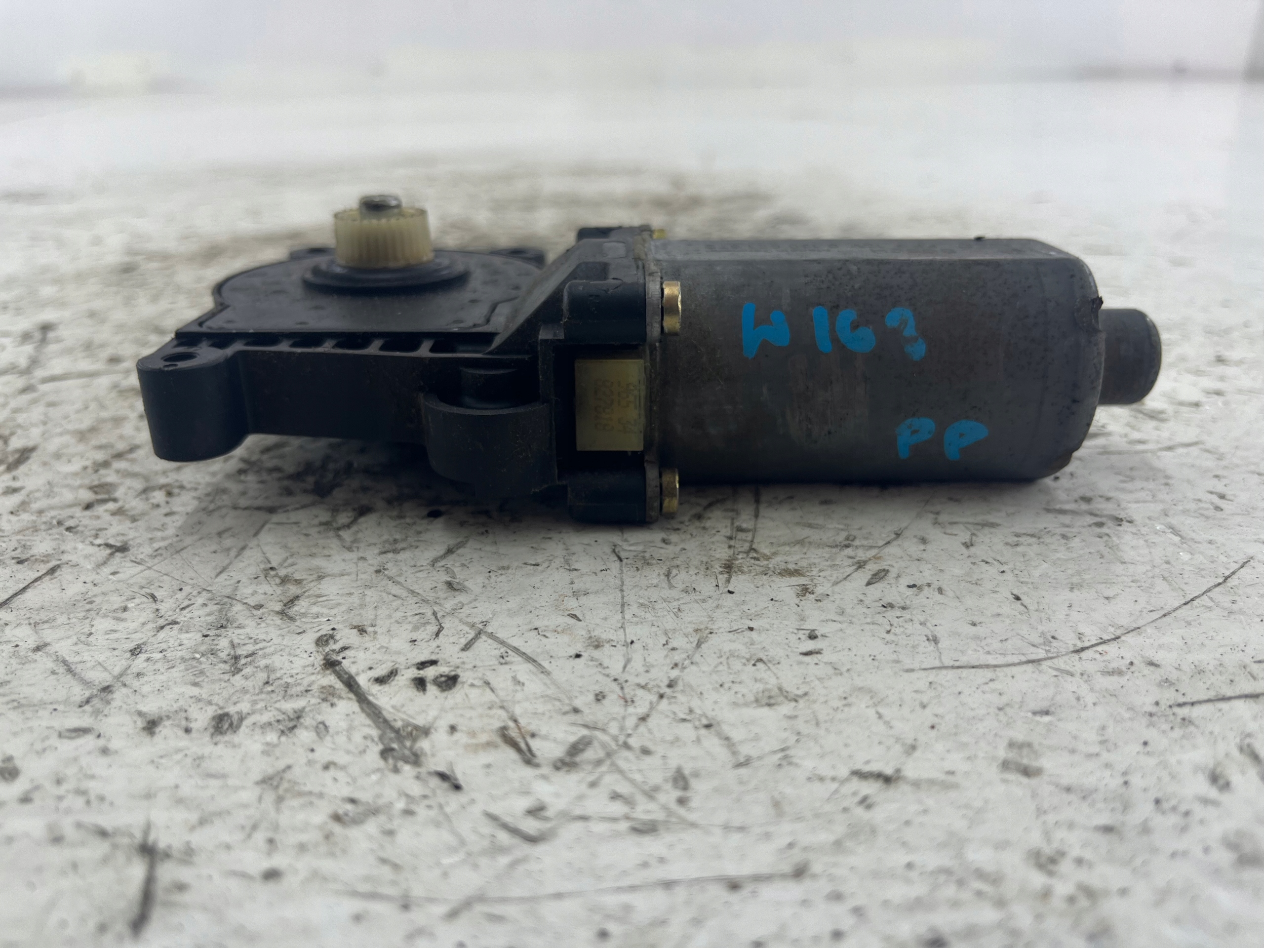 MERCEDES W168 mini motor windows right front 0130821672