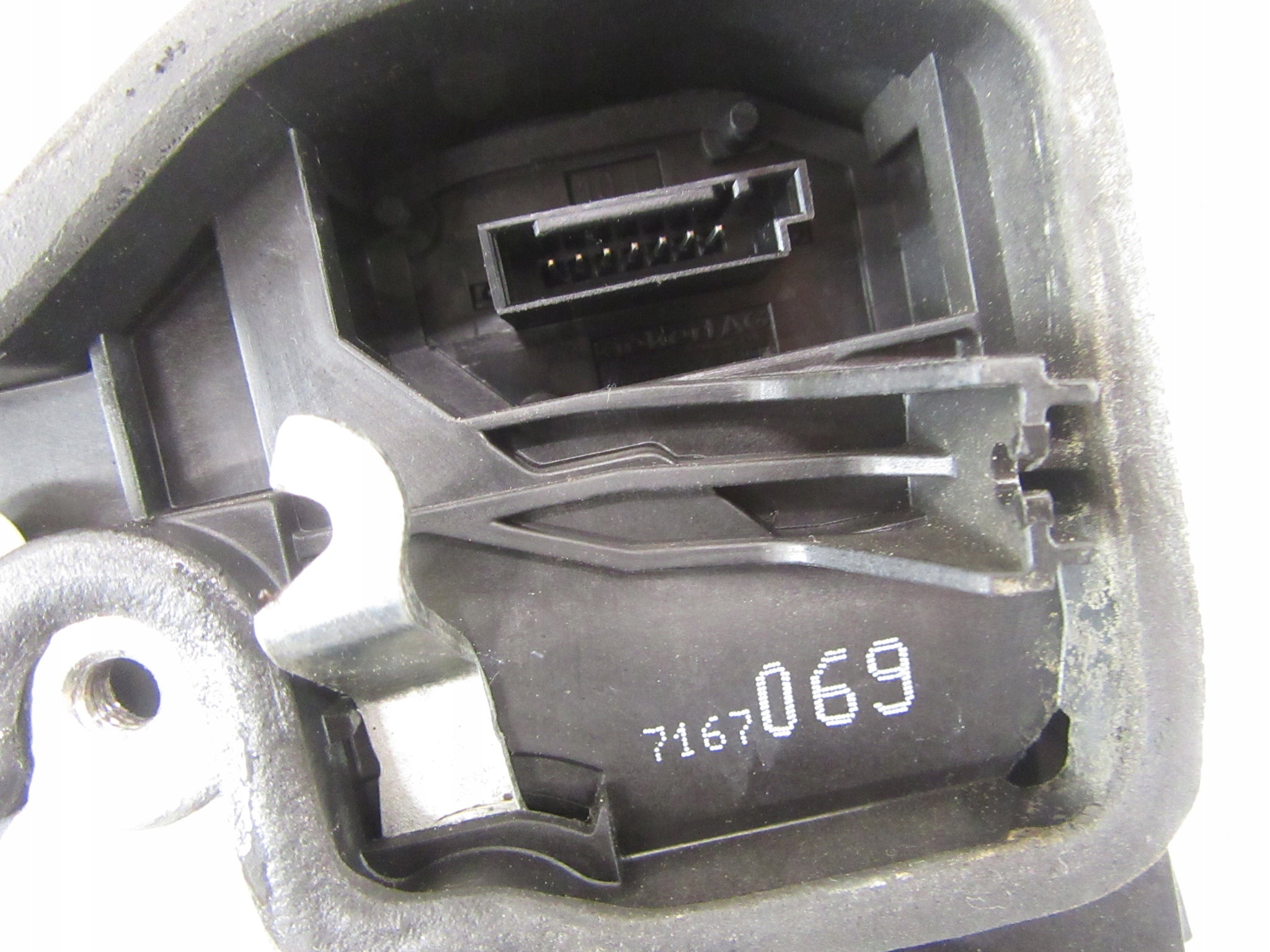 lock left rear part BMW e60 e61 e65 e70 e83 e87 e90 F01 F10 F11 F25
