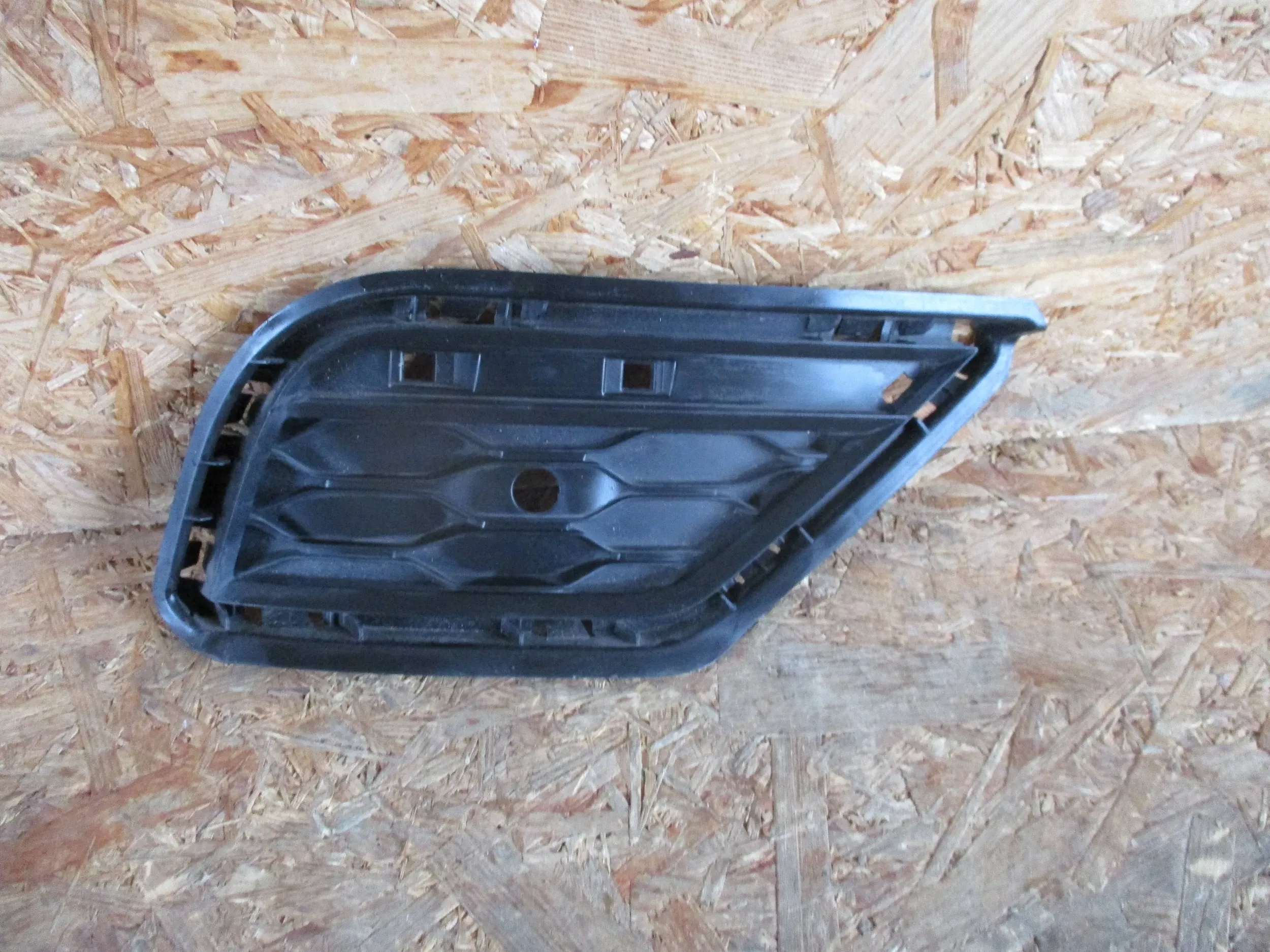 LÜFTUNGSGITTER LINKS DER STOSSSTANGE HINTEN VW T- ROC 2GA