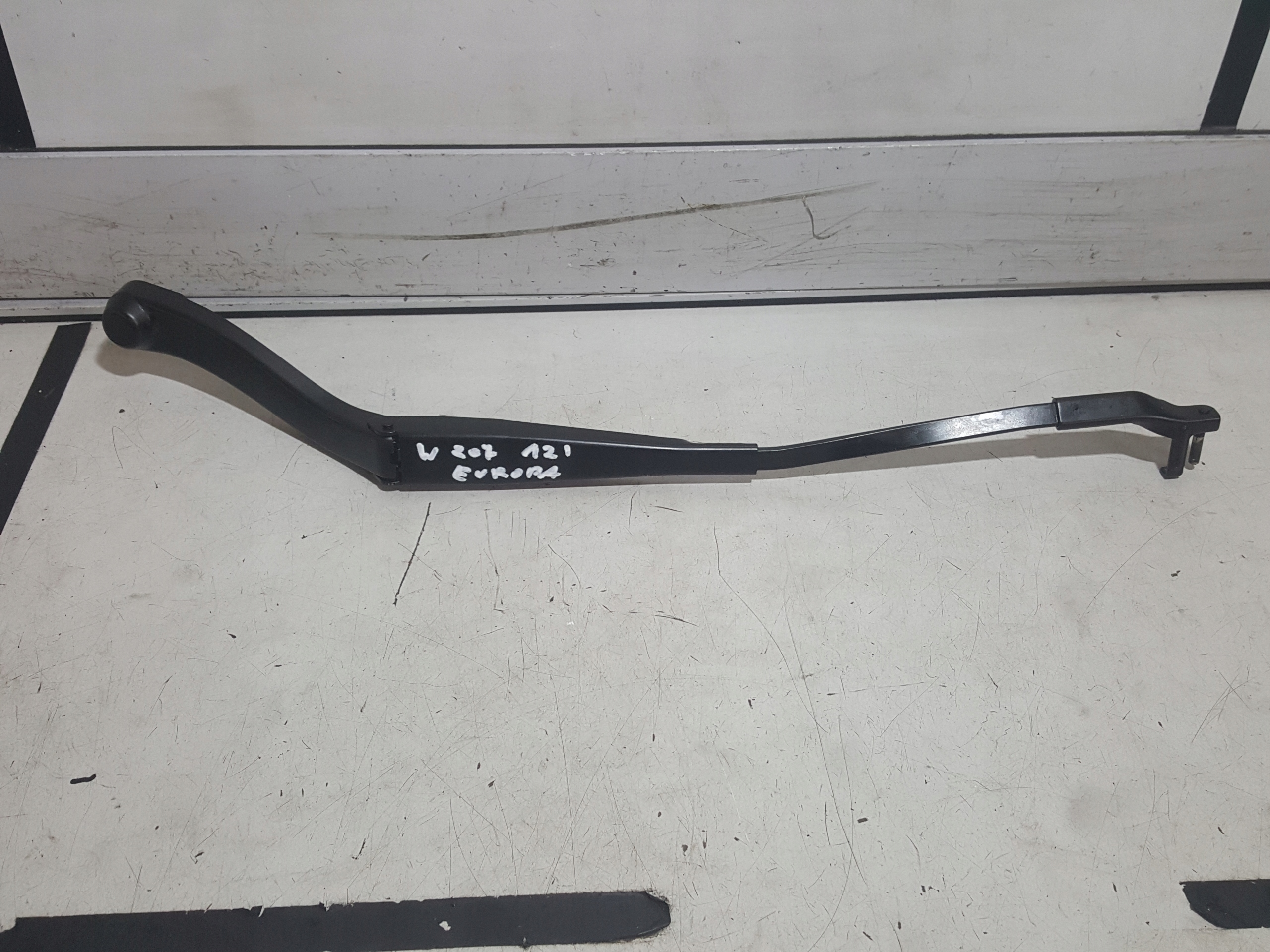 MERCEDES W207 RAMIE WYCIERACZKI LEWE EU