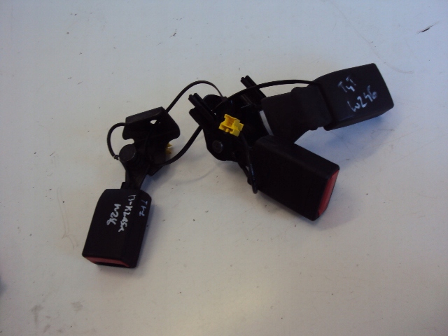 ZAPIĘCIE PASA TYŁ MERCEDES BENZ B-KLASA W246 11-18