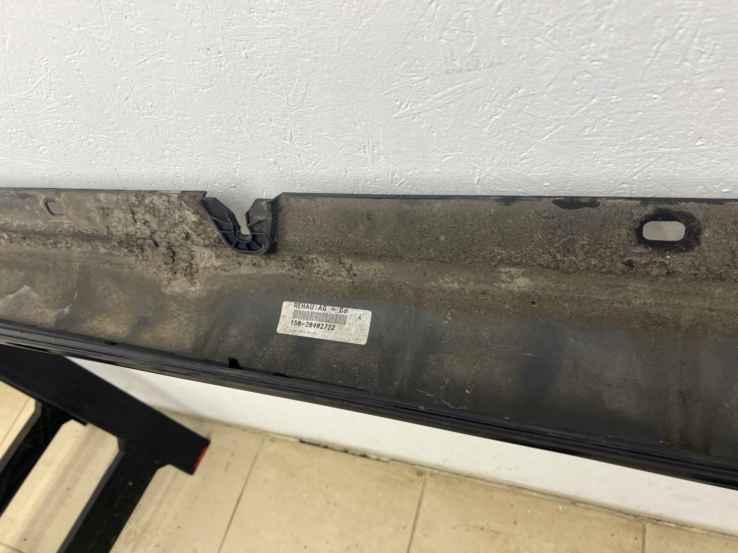 MERCEDES W205 KOMBI moulding threshold cap left colour: 040 W colour