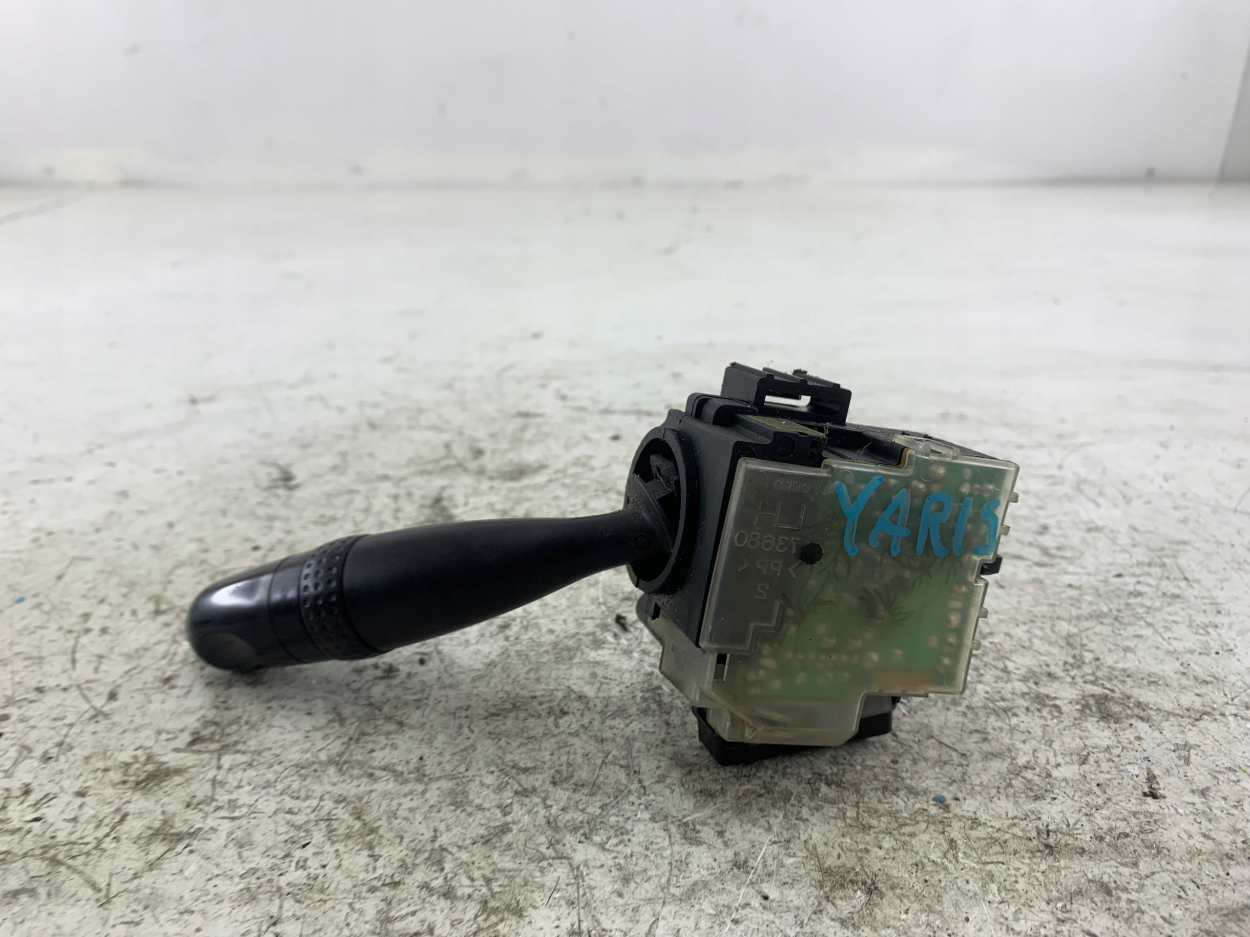 TOYOTA YARIS et bouton commodo lave glaces