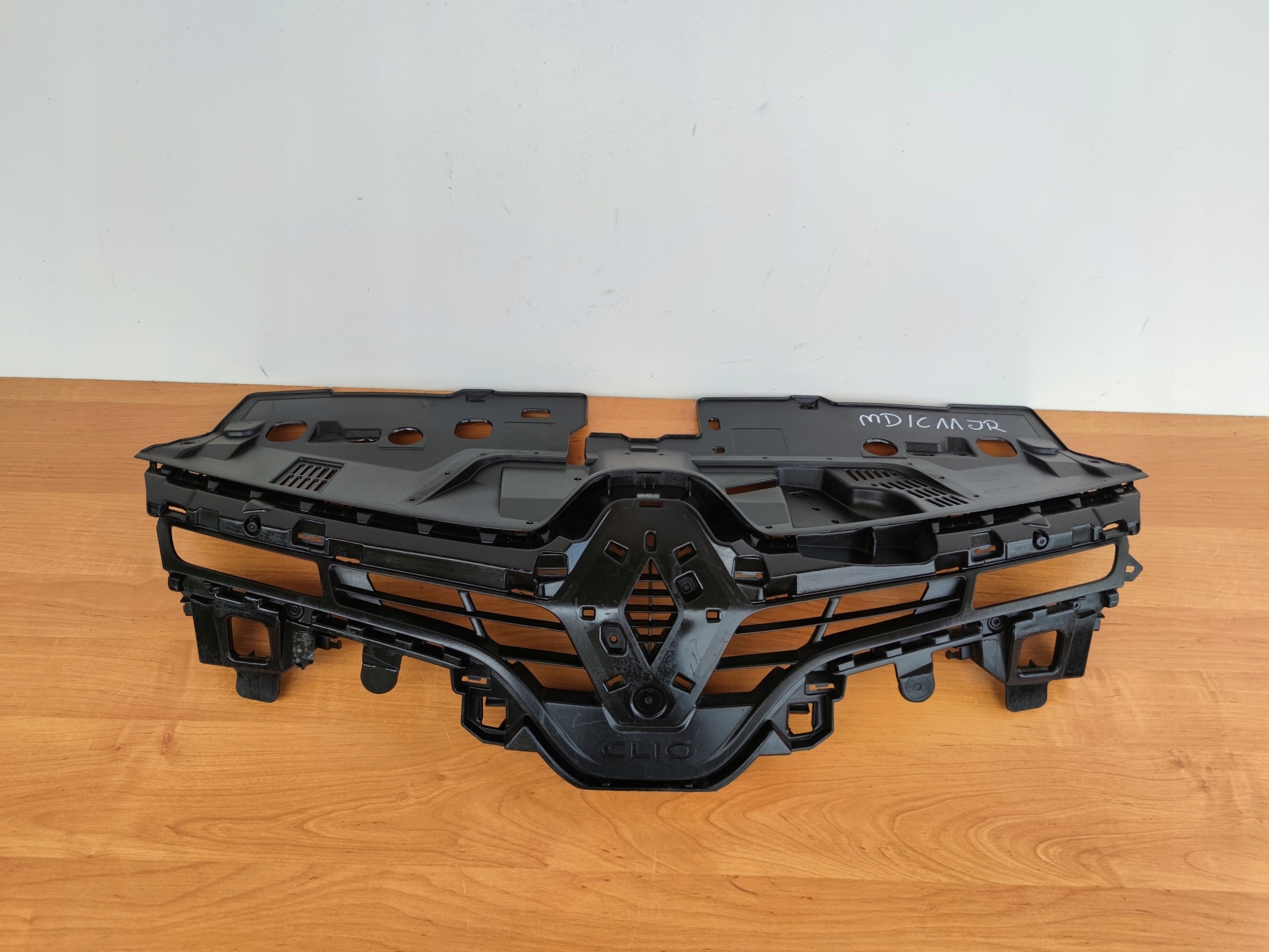 RENAULT CLIO IV grid upper of a bumper front PREKLADgrill