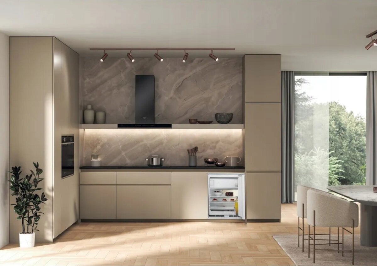 Lodówka do zabudowy WHIRLPOOL WBUF011 108L 81,5cm Model WBUF011