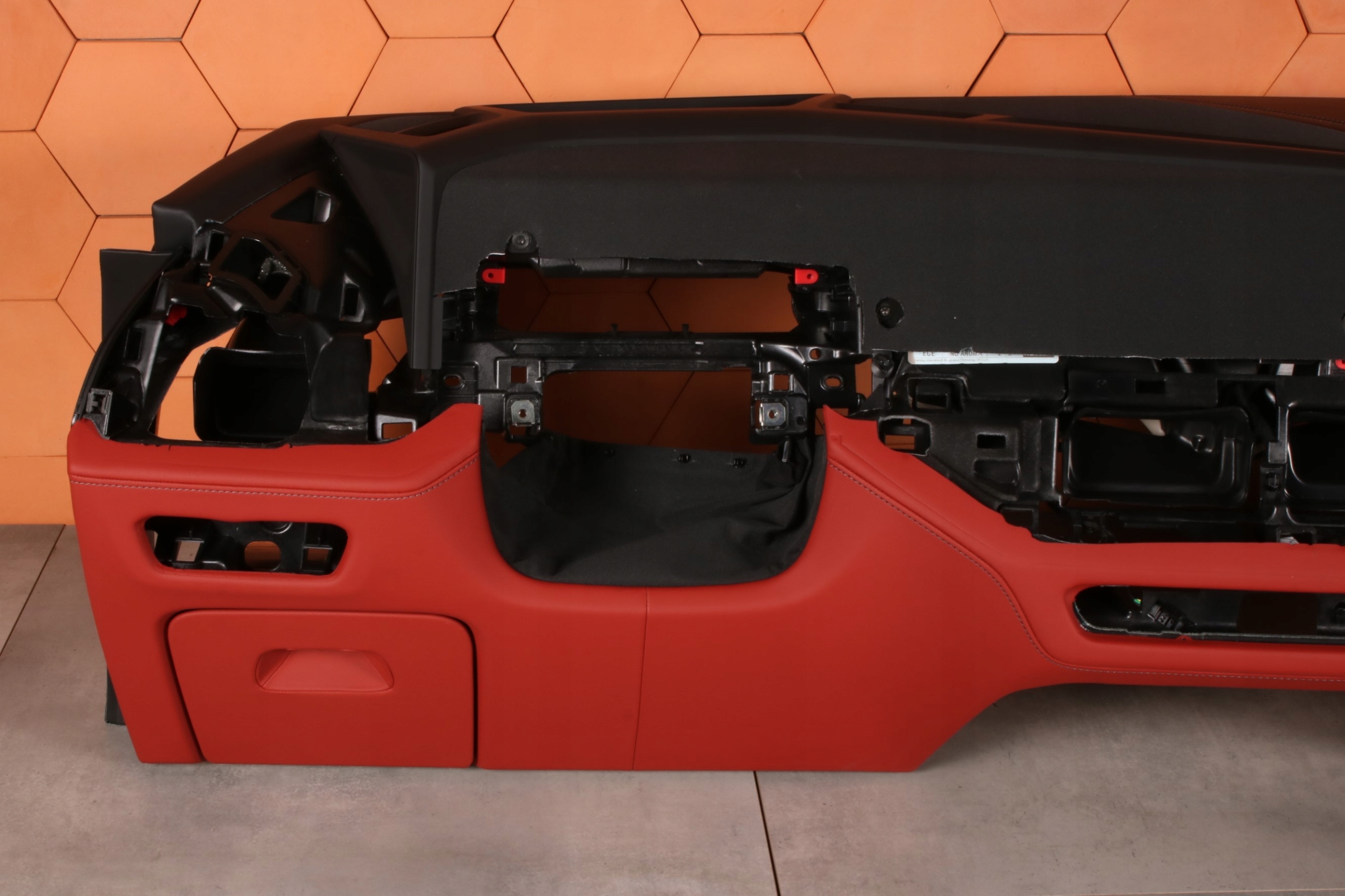 BMW X8 XM G09 originál dashboard instrument panel console MERINO SAKHIR ORANGE HUD
