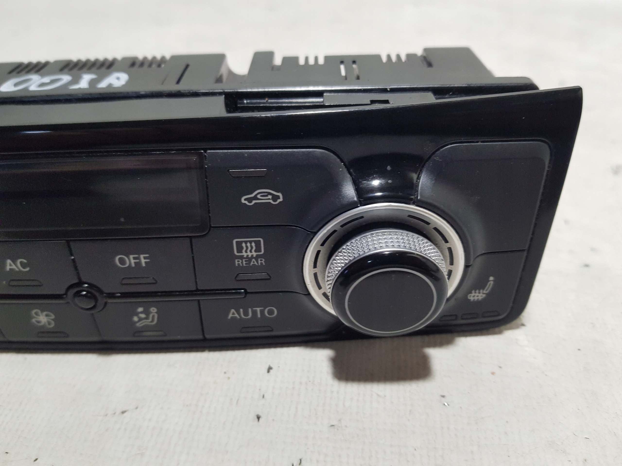 Audi A8 D4 4H Unite commande clima 4H0820043G