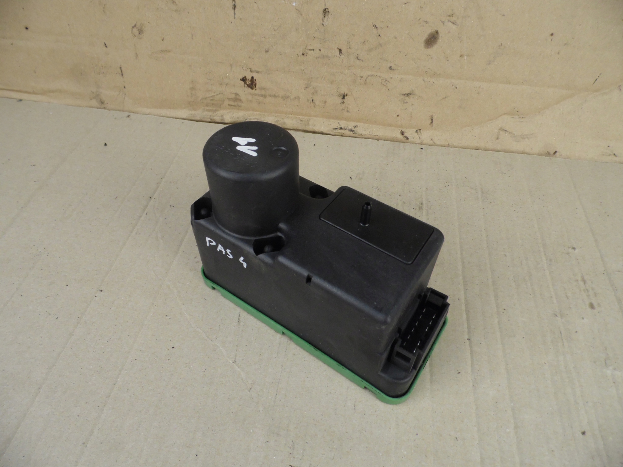 НАСОС ЦЕНТРАЛЬНОГО ЗАМКА VW GOLF PASSAT 3A0962257