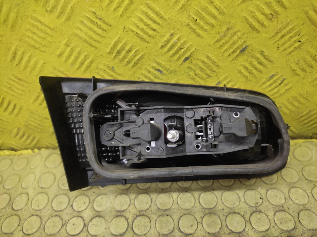 RENAULT LAGUNA II light right rear part to the bonnet