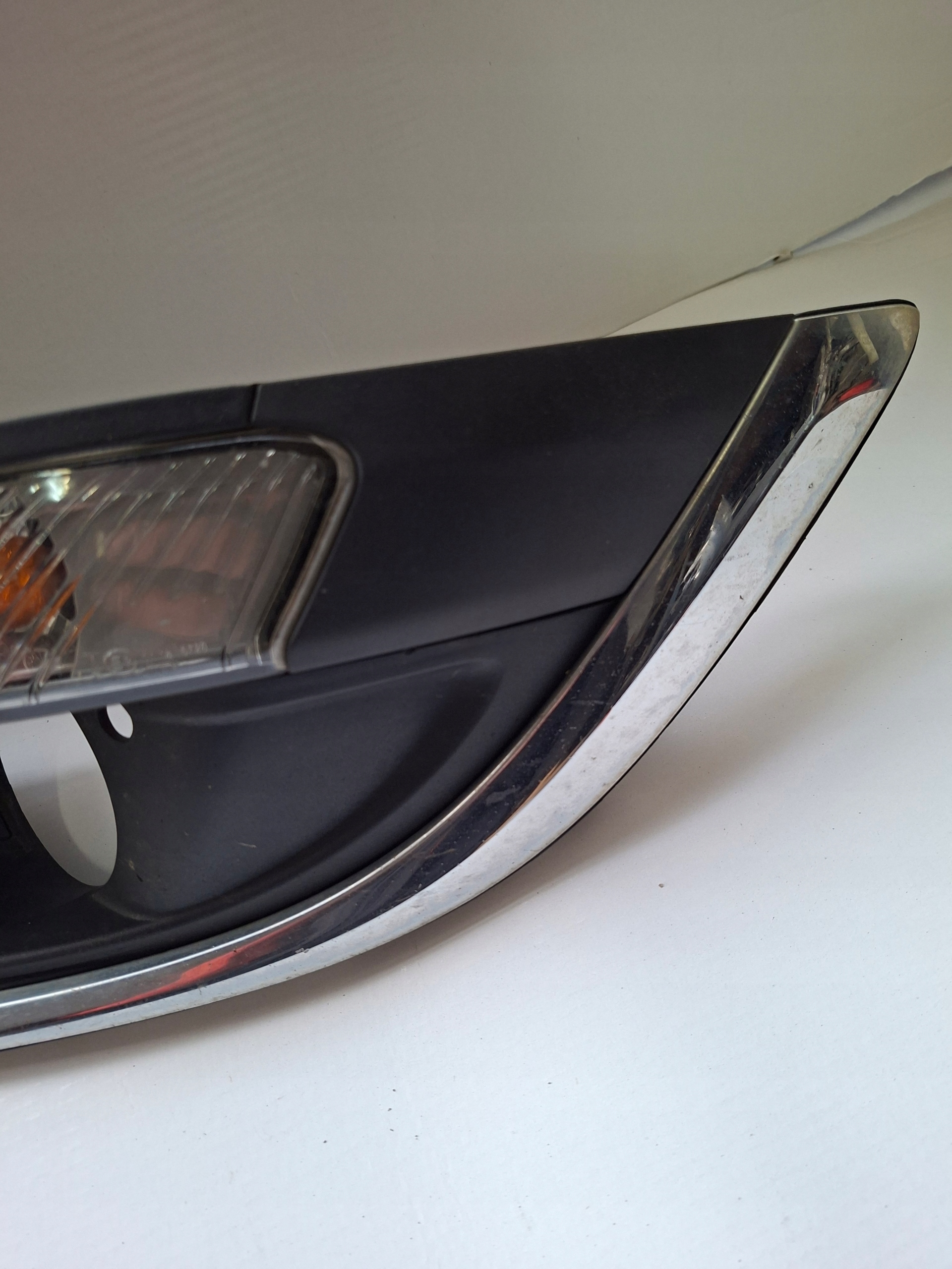 grid of a bumper left indicator OPEL ASTRA IV 13368708