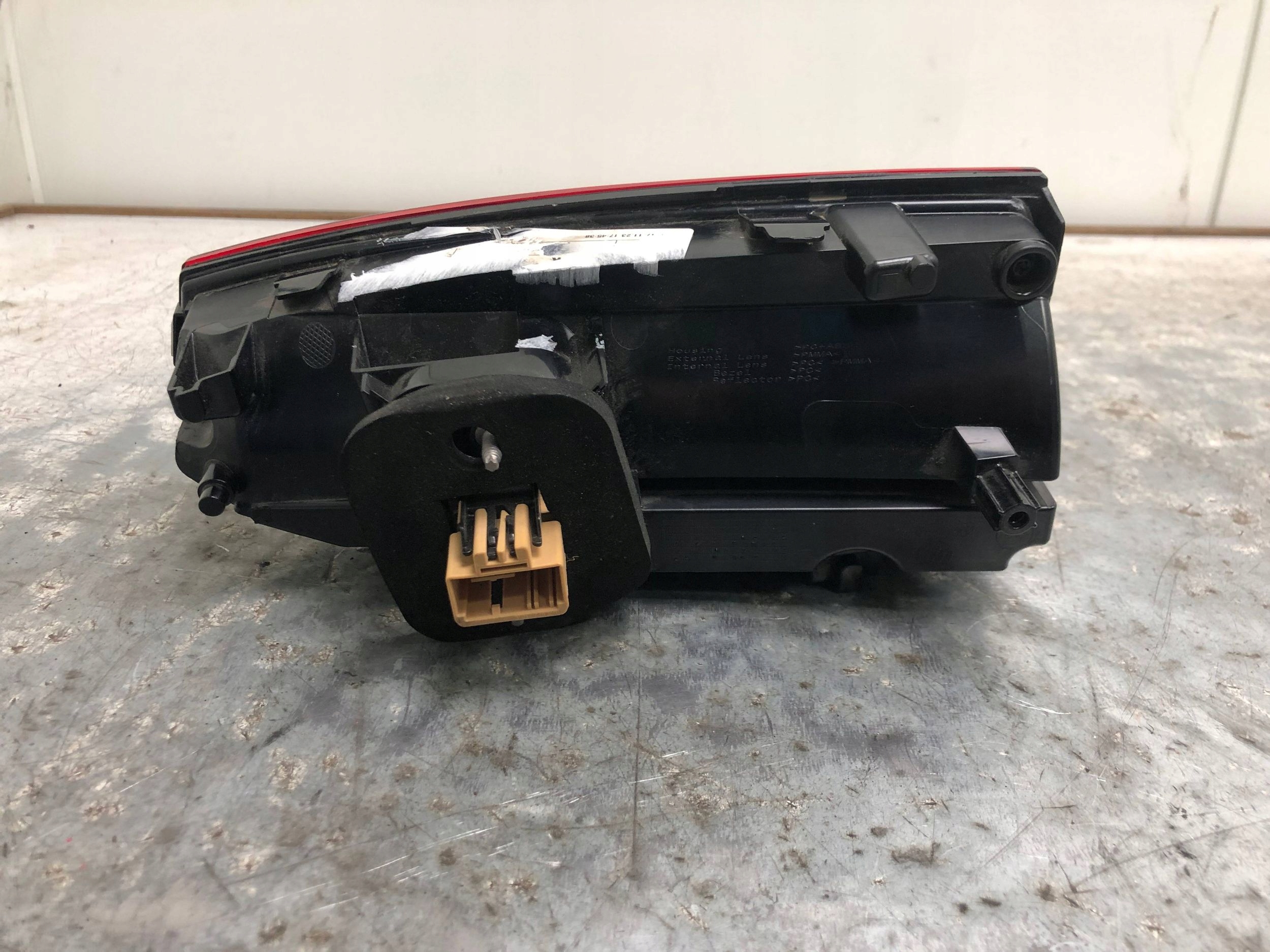 light LED left rear part to the bonnet VW T7 7T0945093A